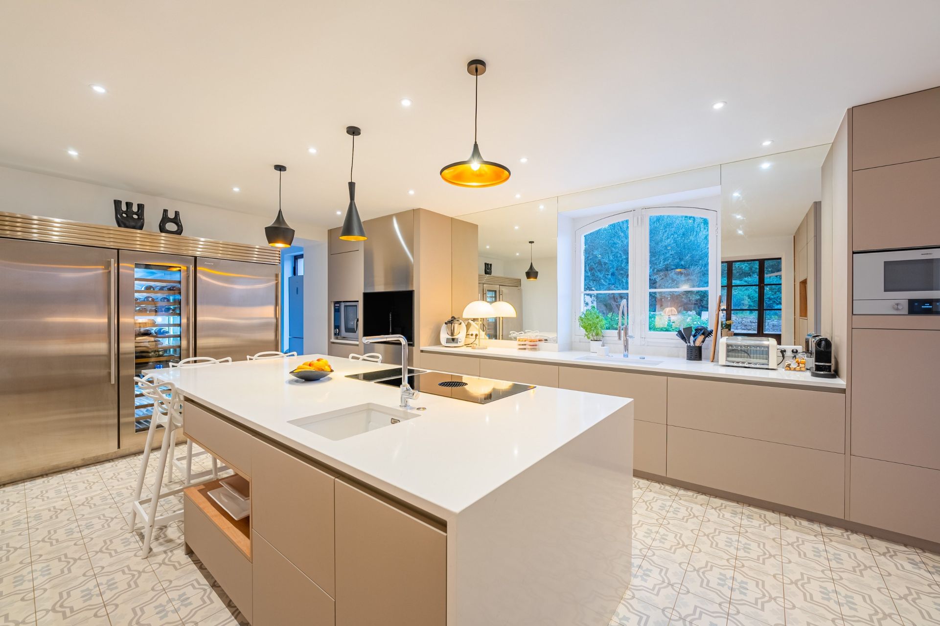 house 10 Rooms for sale on HYERES (83400)