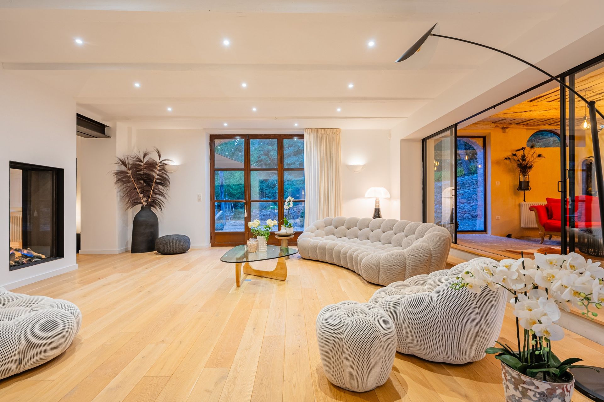 house 10 Rooms for sale on HYERES (83400)