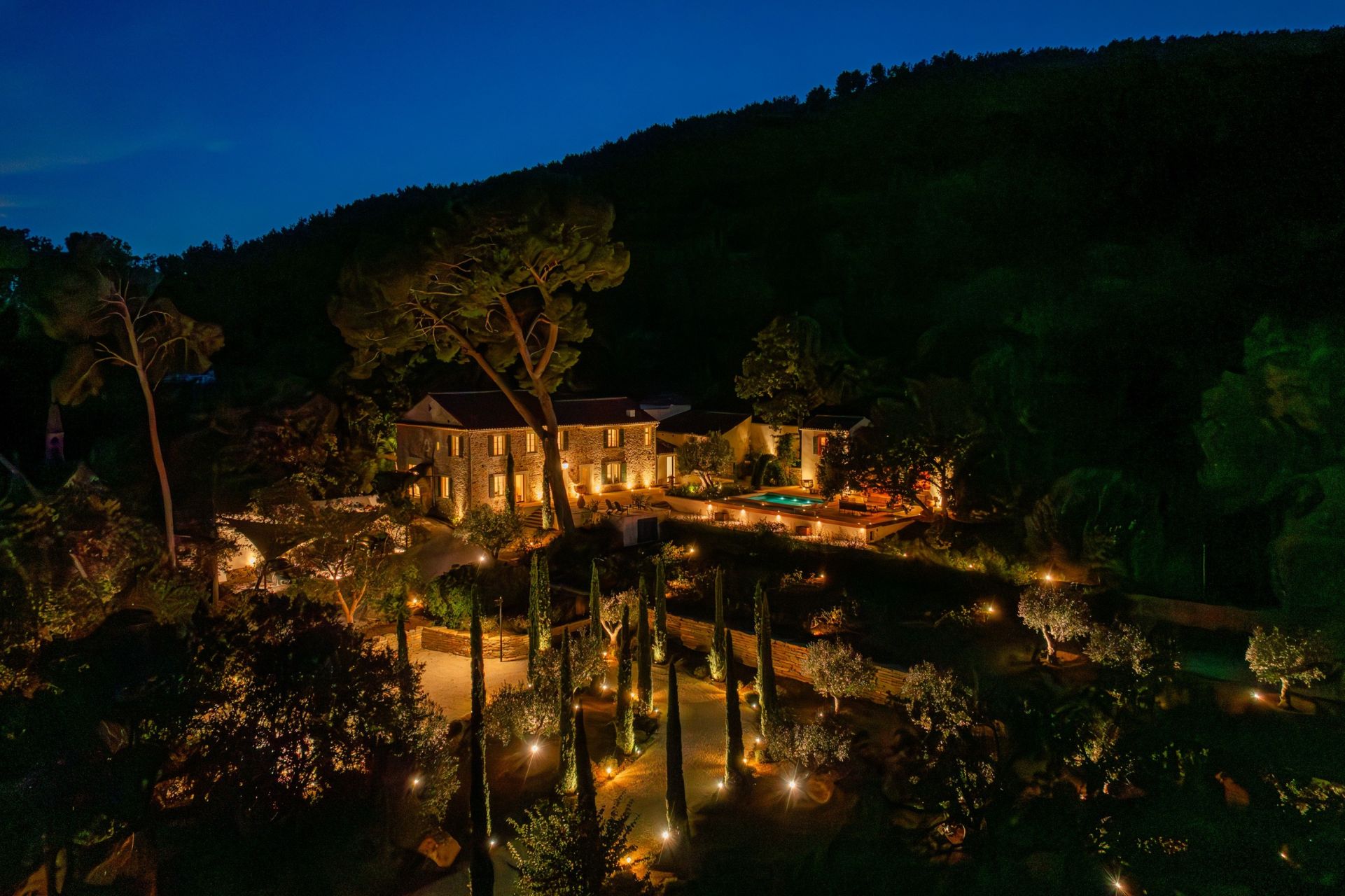 house 10 Rooms for sale on HYERES (83400)