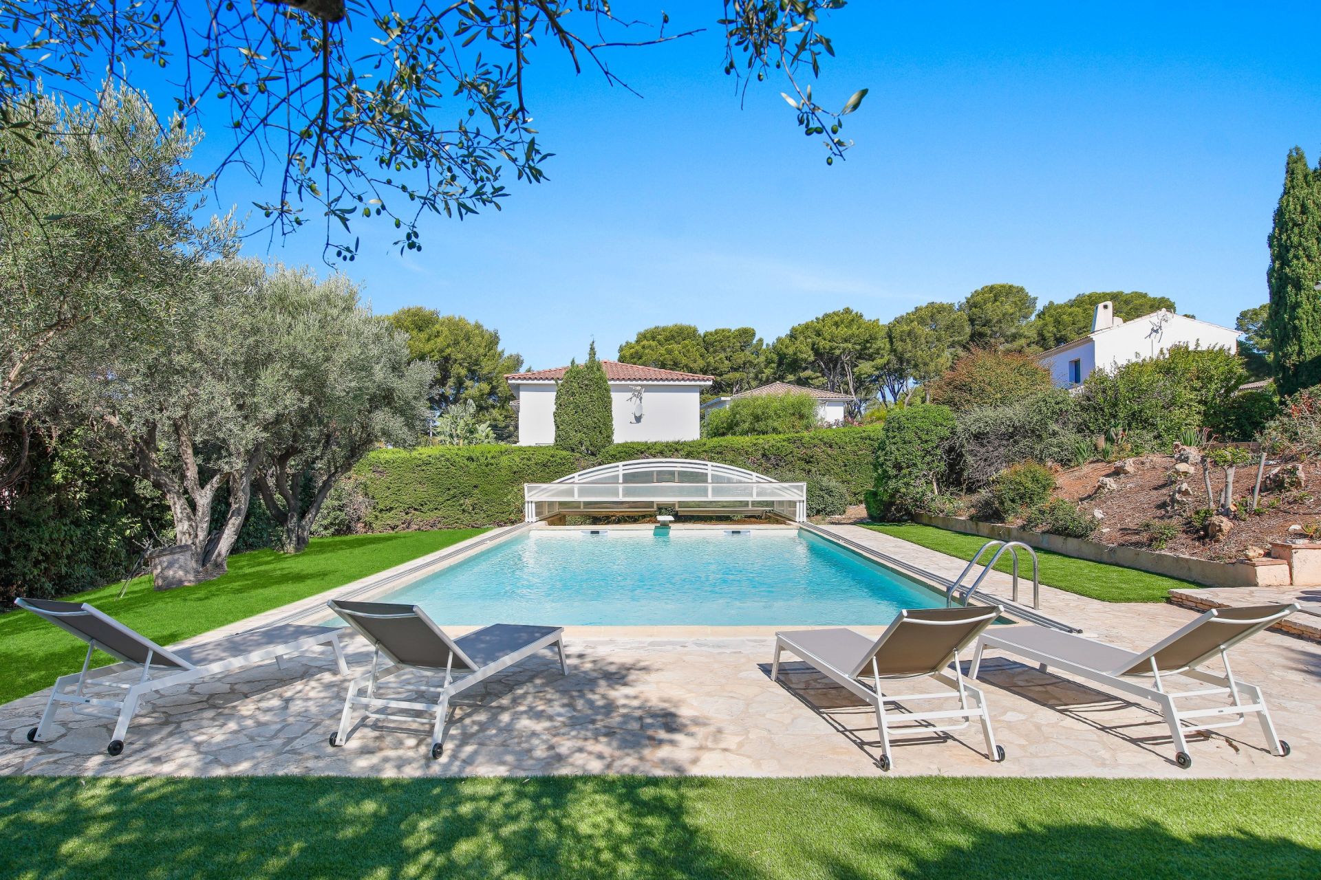 maison 6 Pièces en location sur SANARY SUR MER (83110)