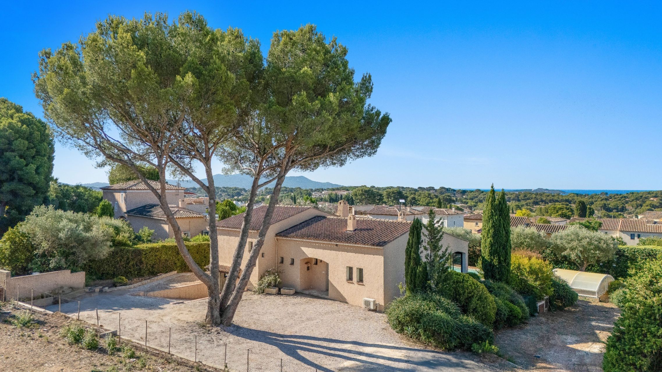 maison 6 Pièces en location sur SANARY SUR MER (83110)