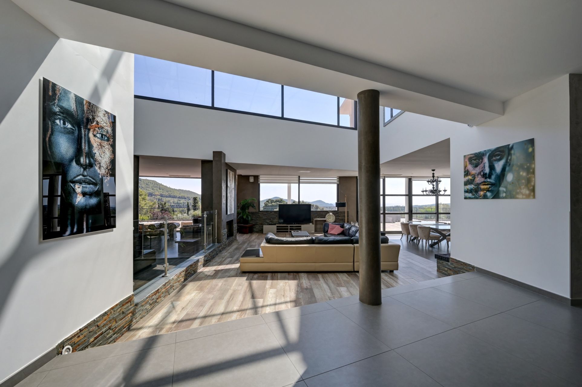 maison 8 Pièces en location sur LA CADIERE D AZUR (83740)