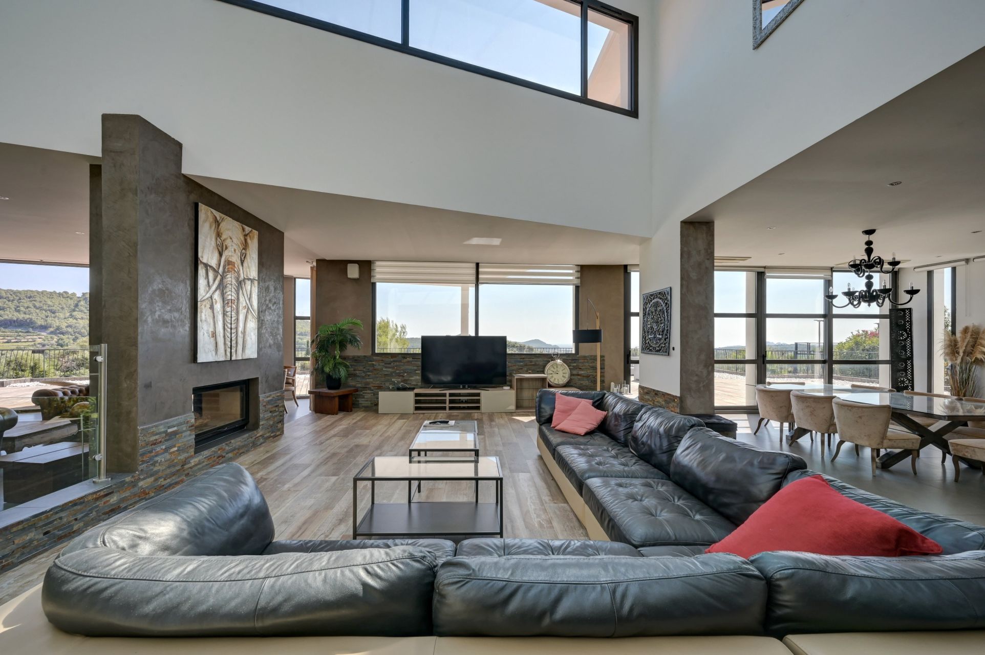 maison 8 Pièces en location sur LA CADIERE D AZUR (83740)