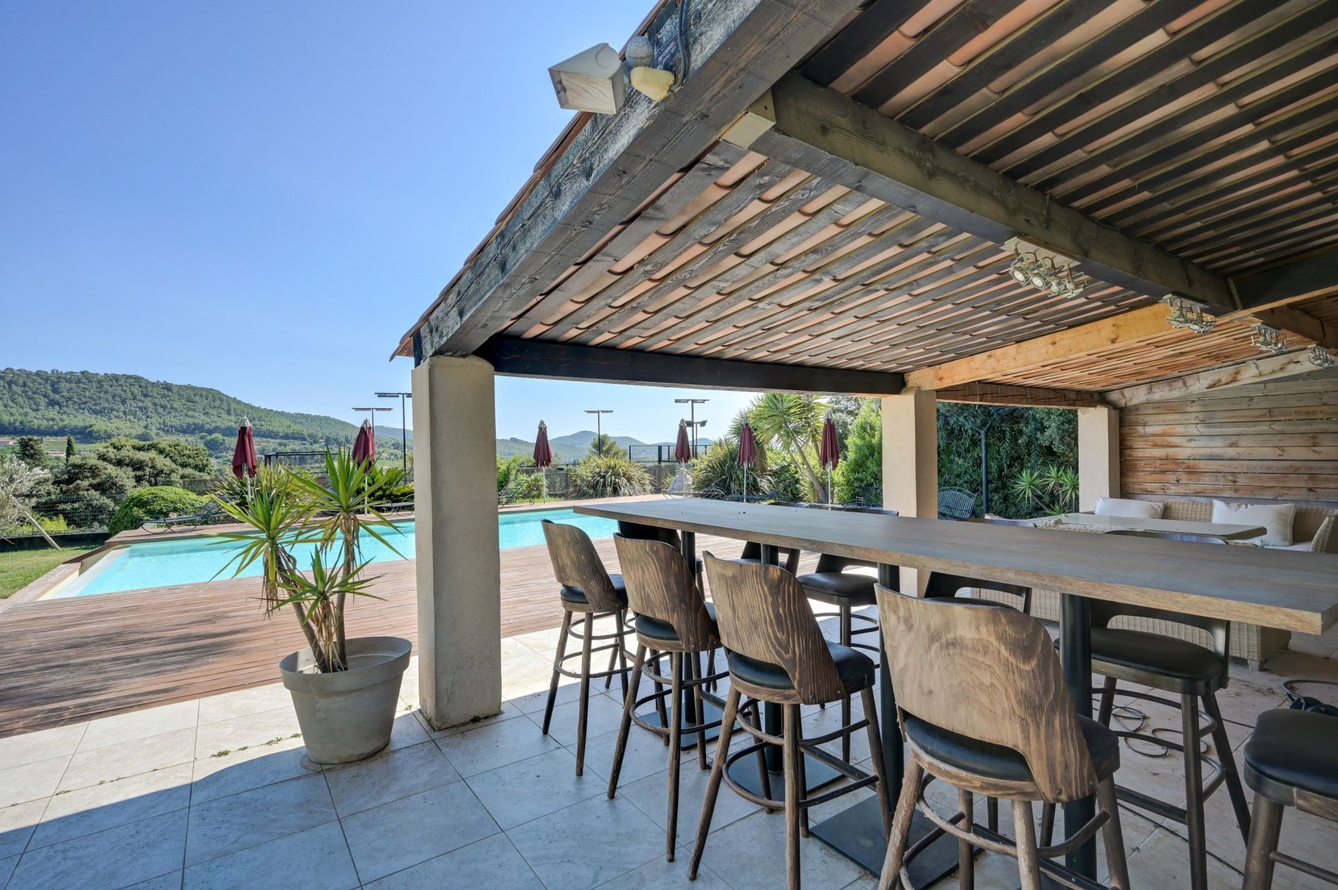 house 8 Rooms for rent on LA CADIERE D AZUR (83740)