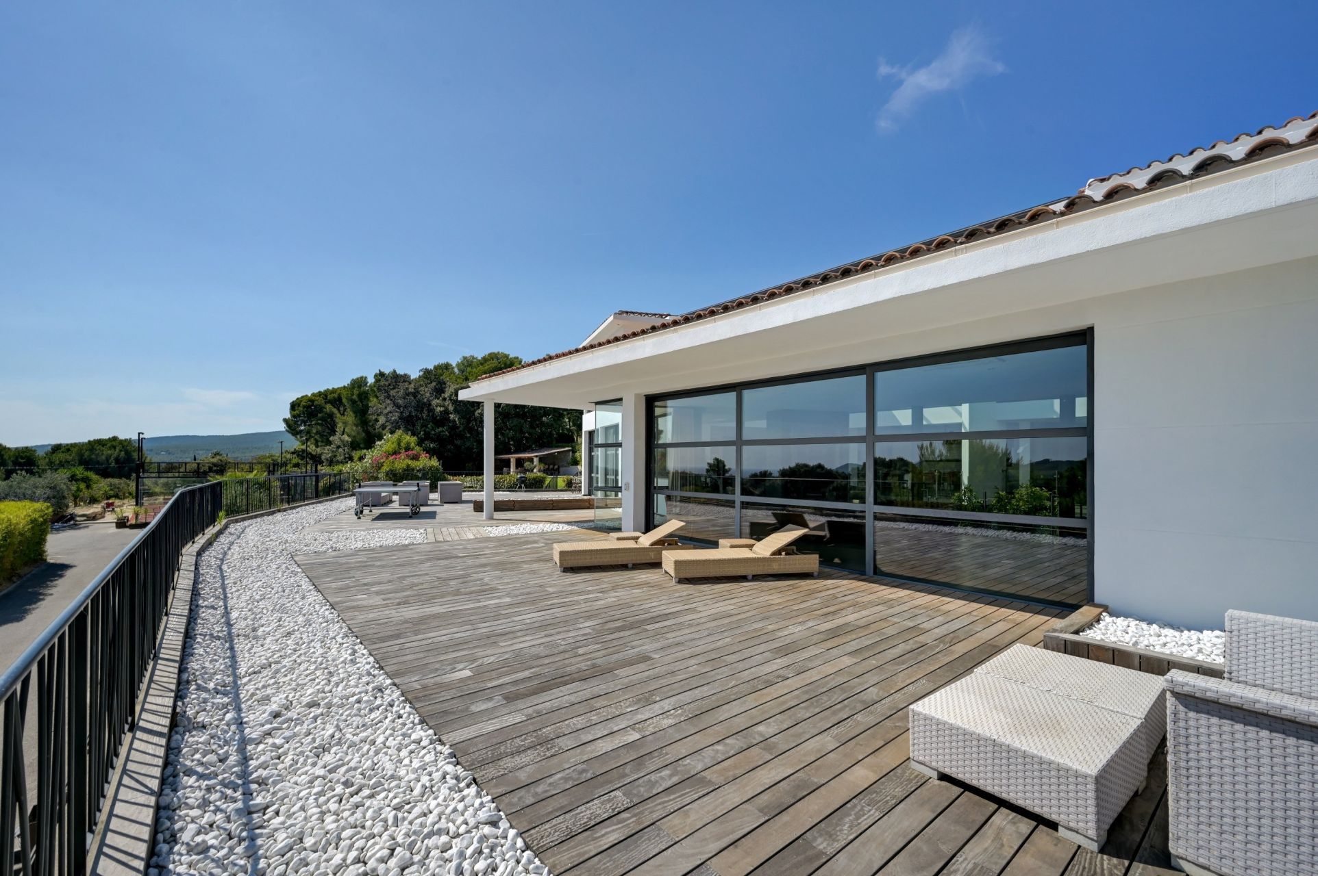 house 8 Rooms for rent on LA CADIERE D AZUR (83740)