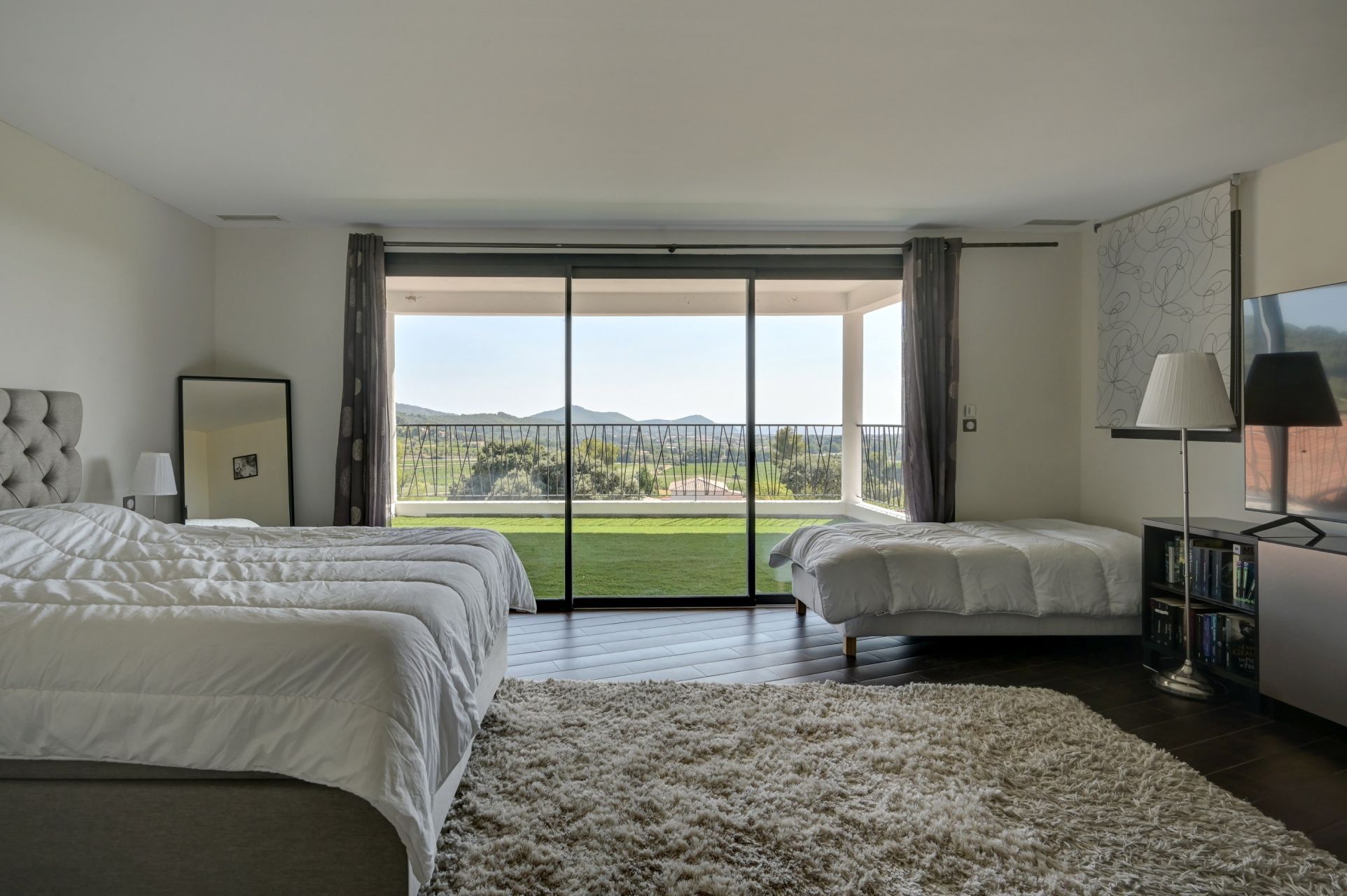 maison 8 Pièces en location sur LA CADIERE D AZUR (83740)