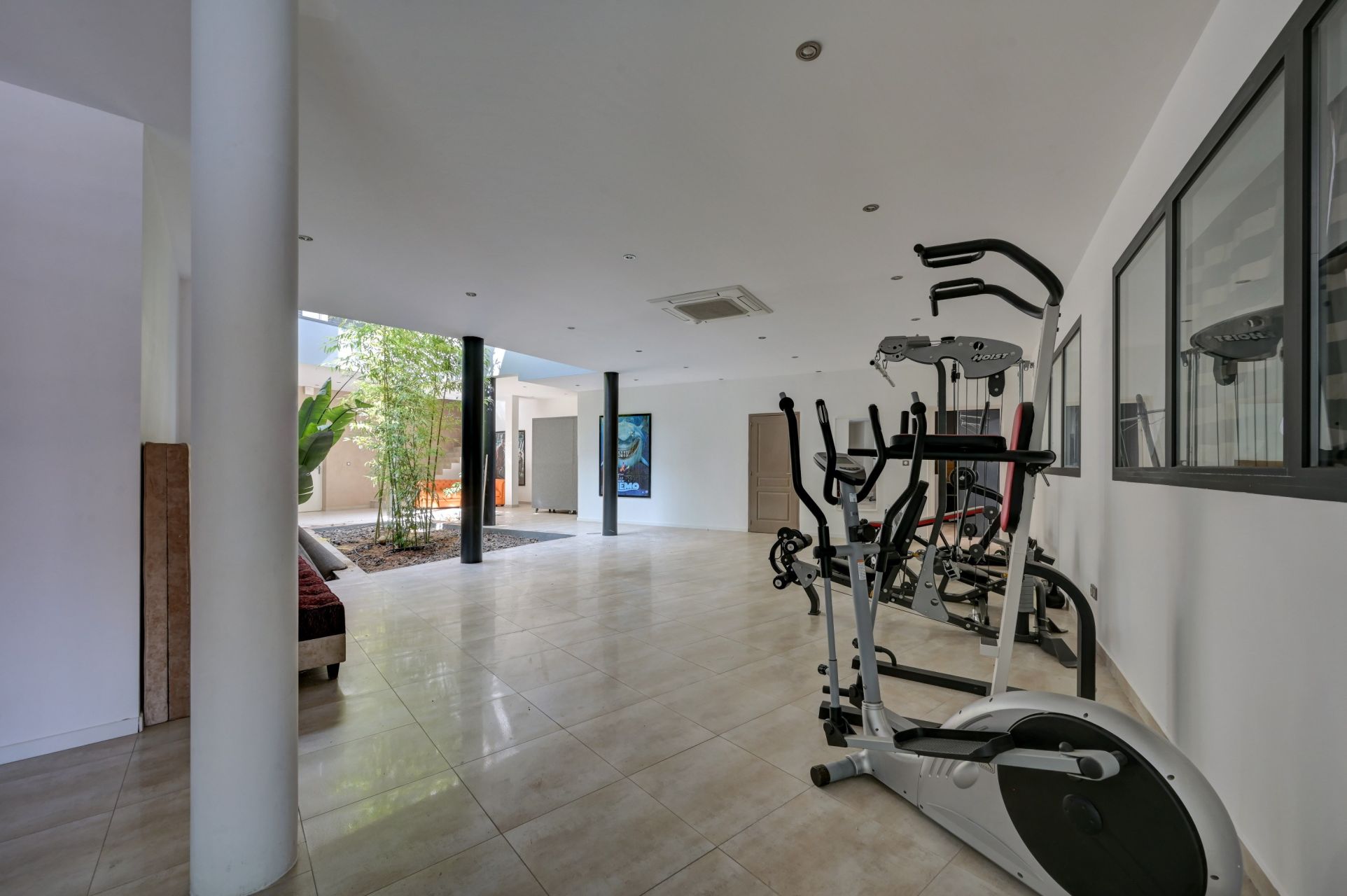 house 8 Rooms for rent on LA CADIERE D AZUR (83740)