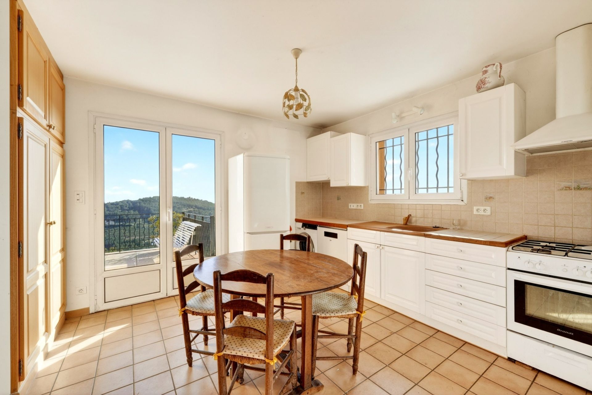 house 8 Rooms for sale on LA CADIERE D AZUR (83740)