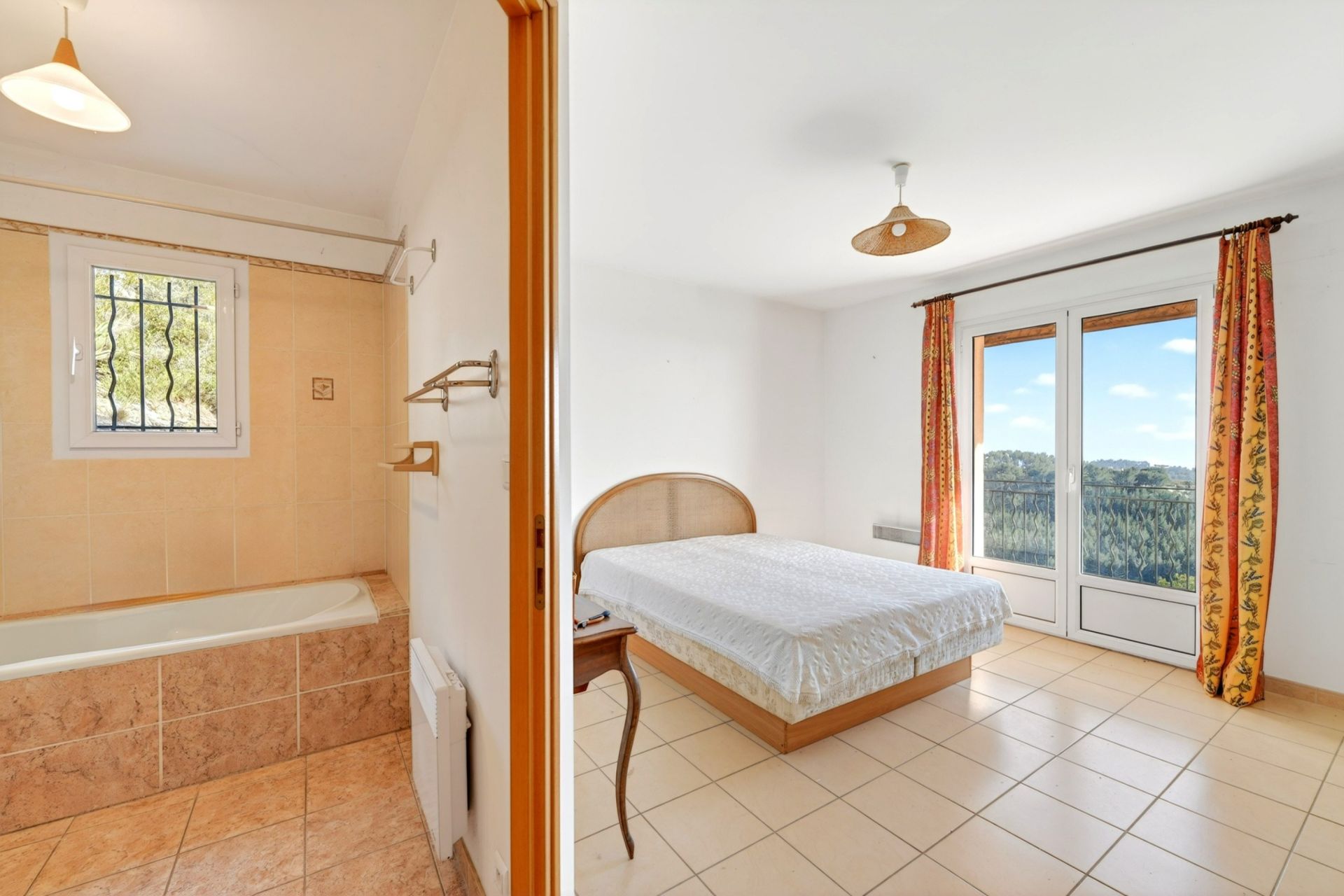 house 8 Rooms for sale on LA CADIERE D AZUR (83740)