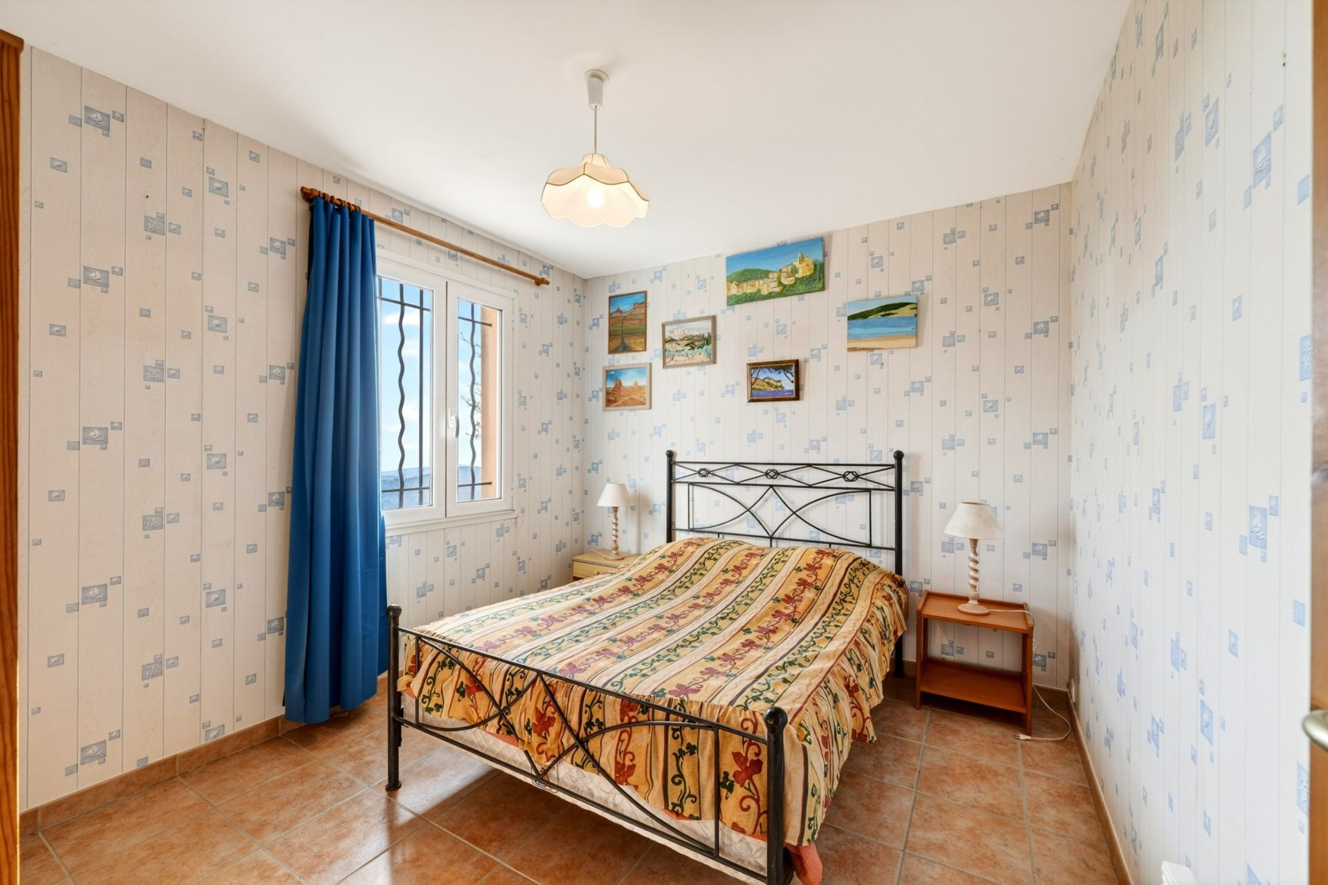 house 8 Rooms for sale on LA CADIERE D AZUR (83740)