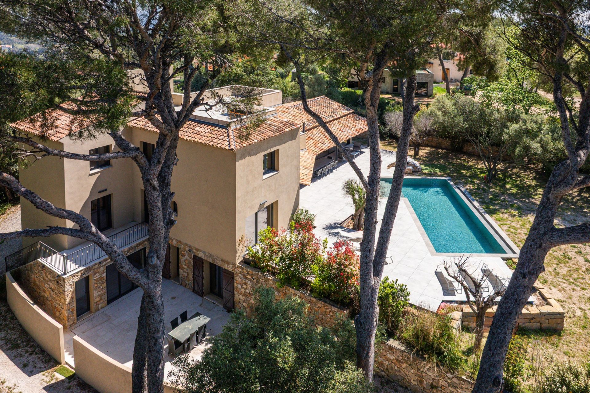 house 10 Rooms for sale on OLLIOULES (83190)