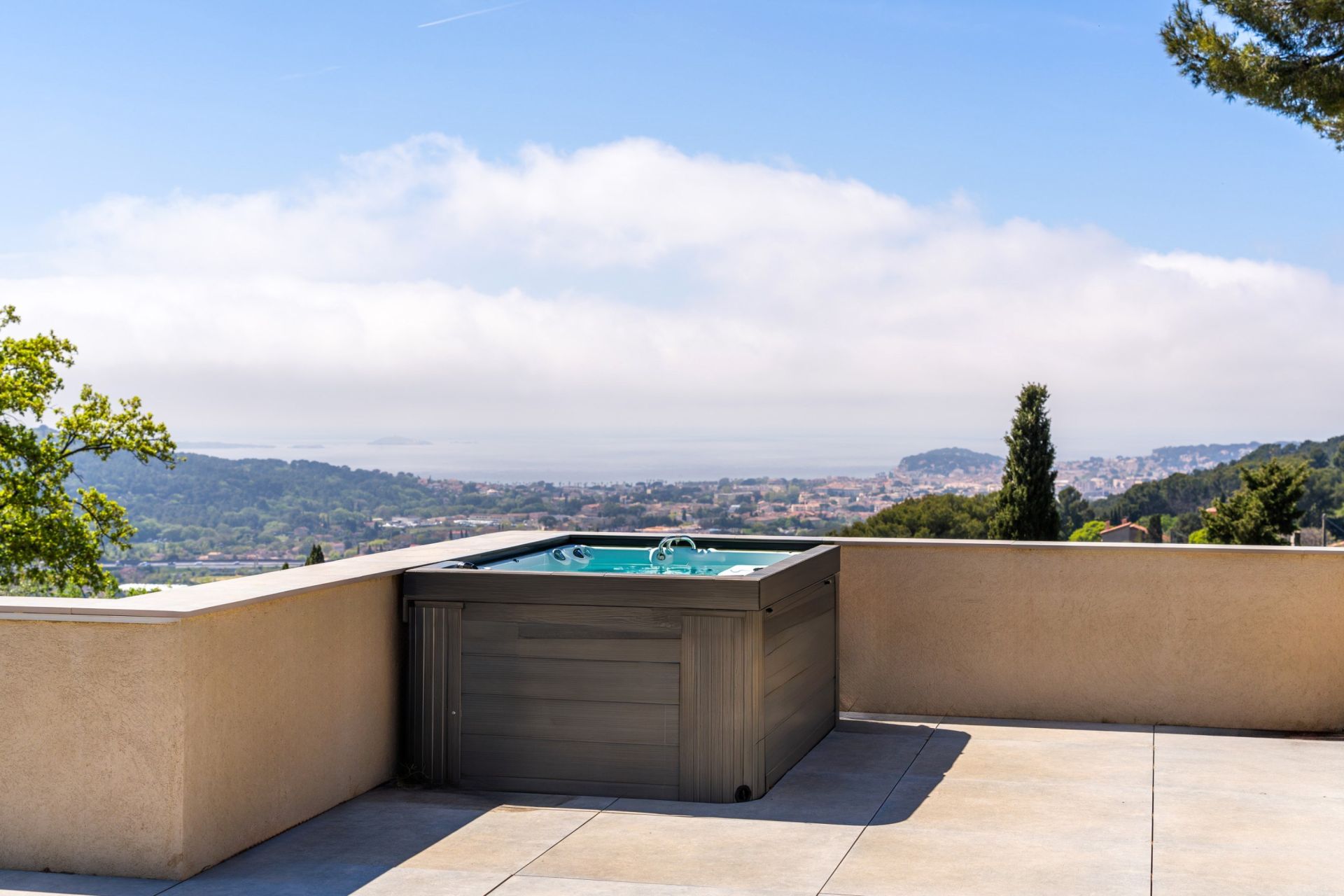 house 10 Rooms for sale on OLLIOULES (83190)