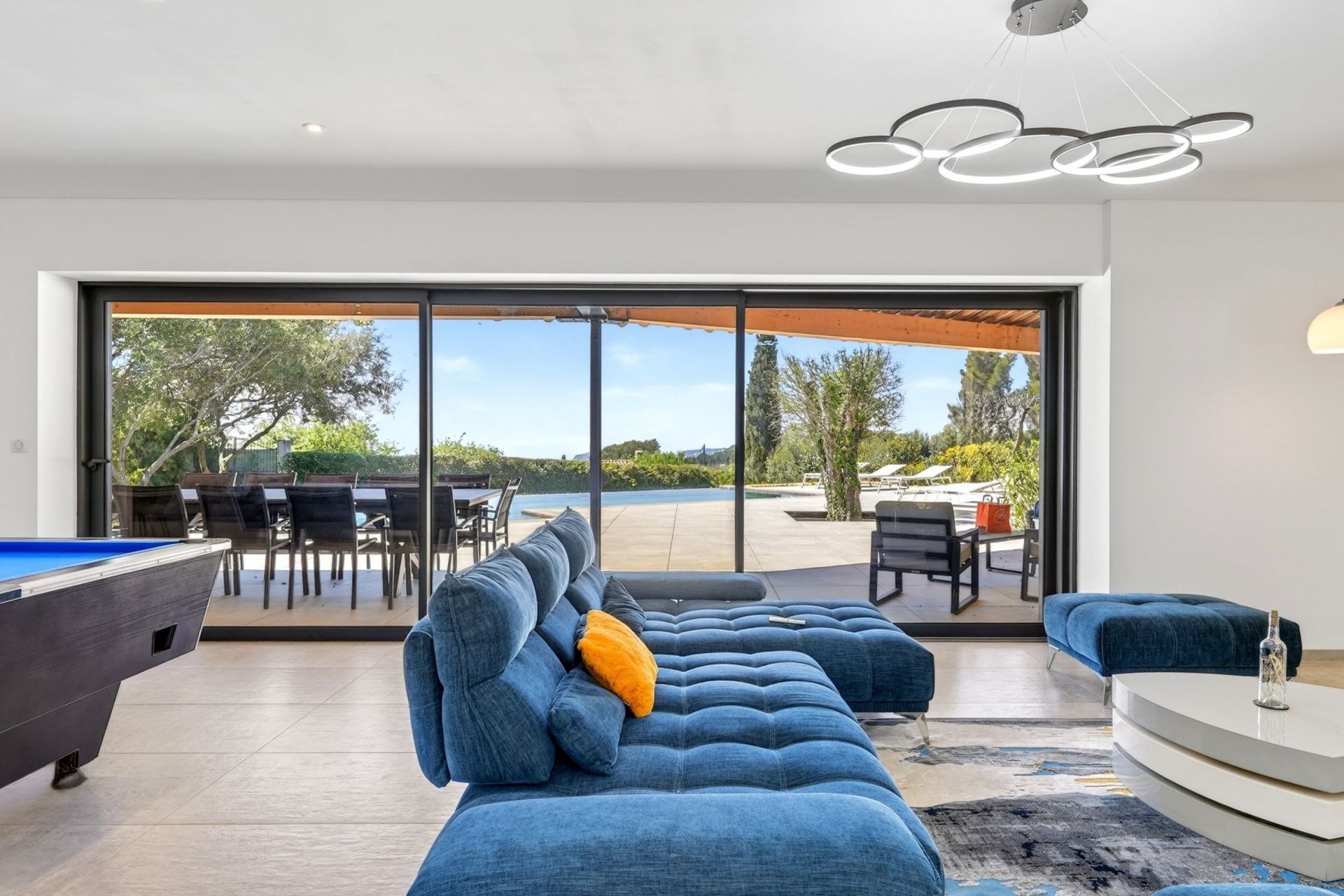 house 10 Rooms for sale on OLLIOULES (83190)