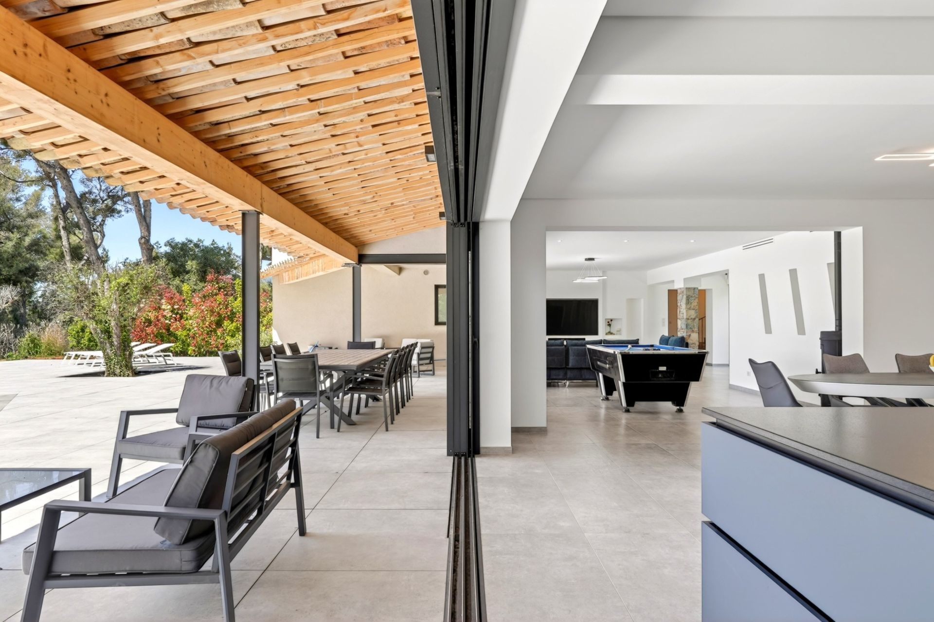 house 10 Rooms for sale on OLLIOULES (83190)