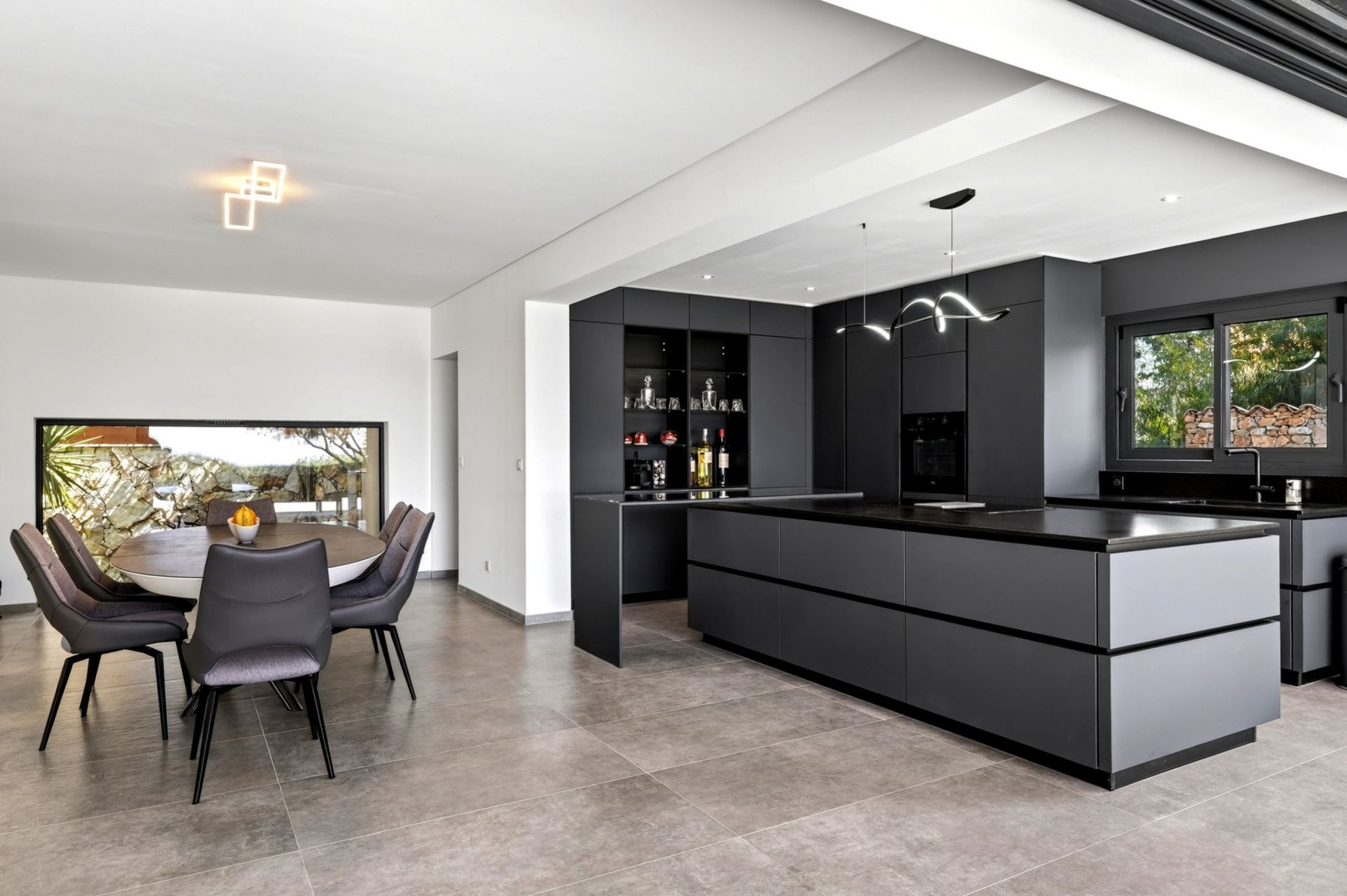 house 10 Rooms for sale on OLLIOULES (83190)