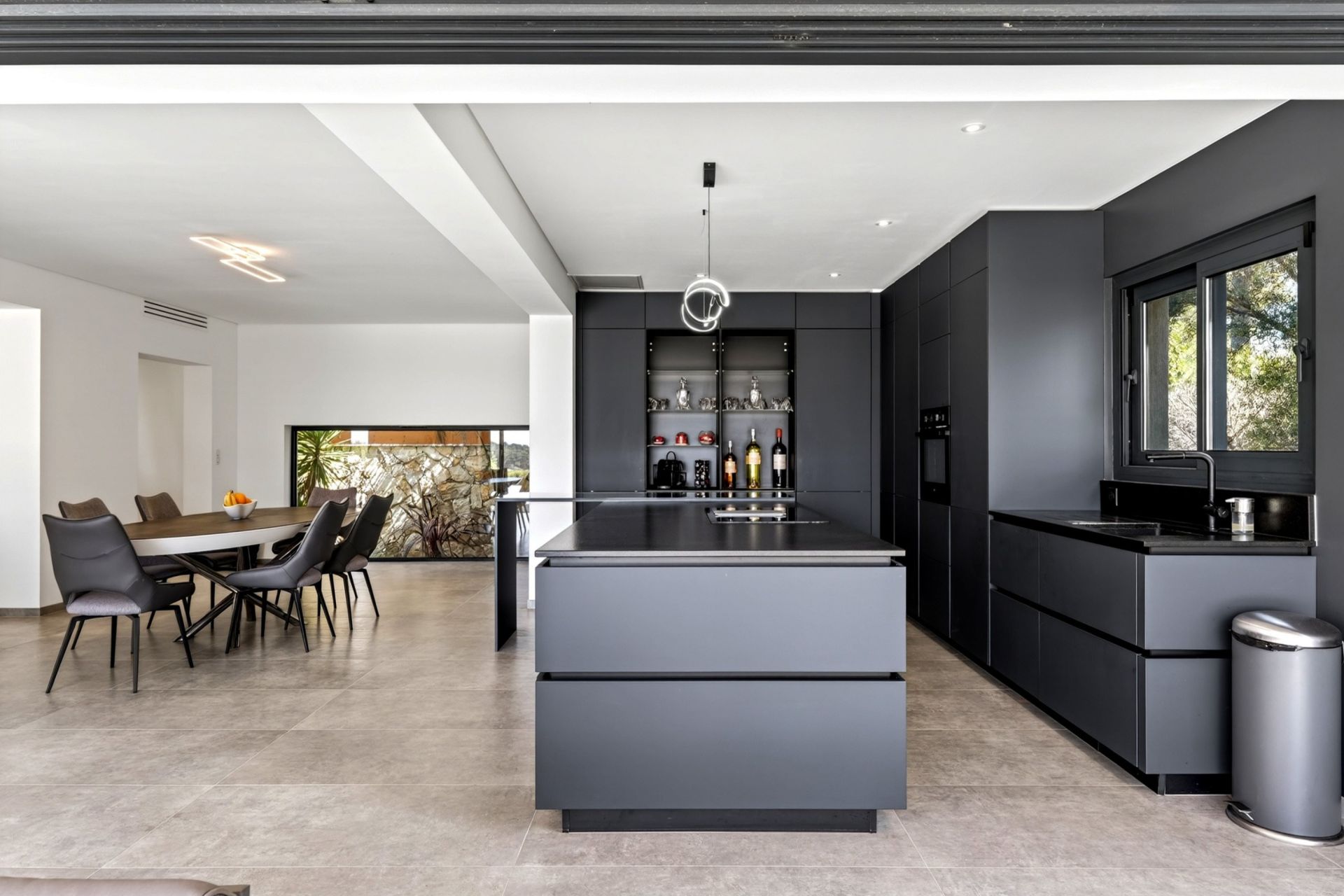 house 10 Rooms for sale on OLLIOULES (83190)