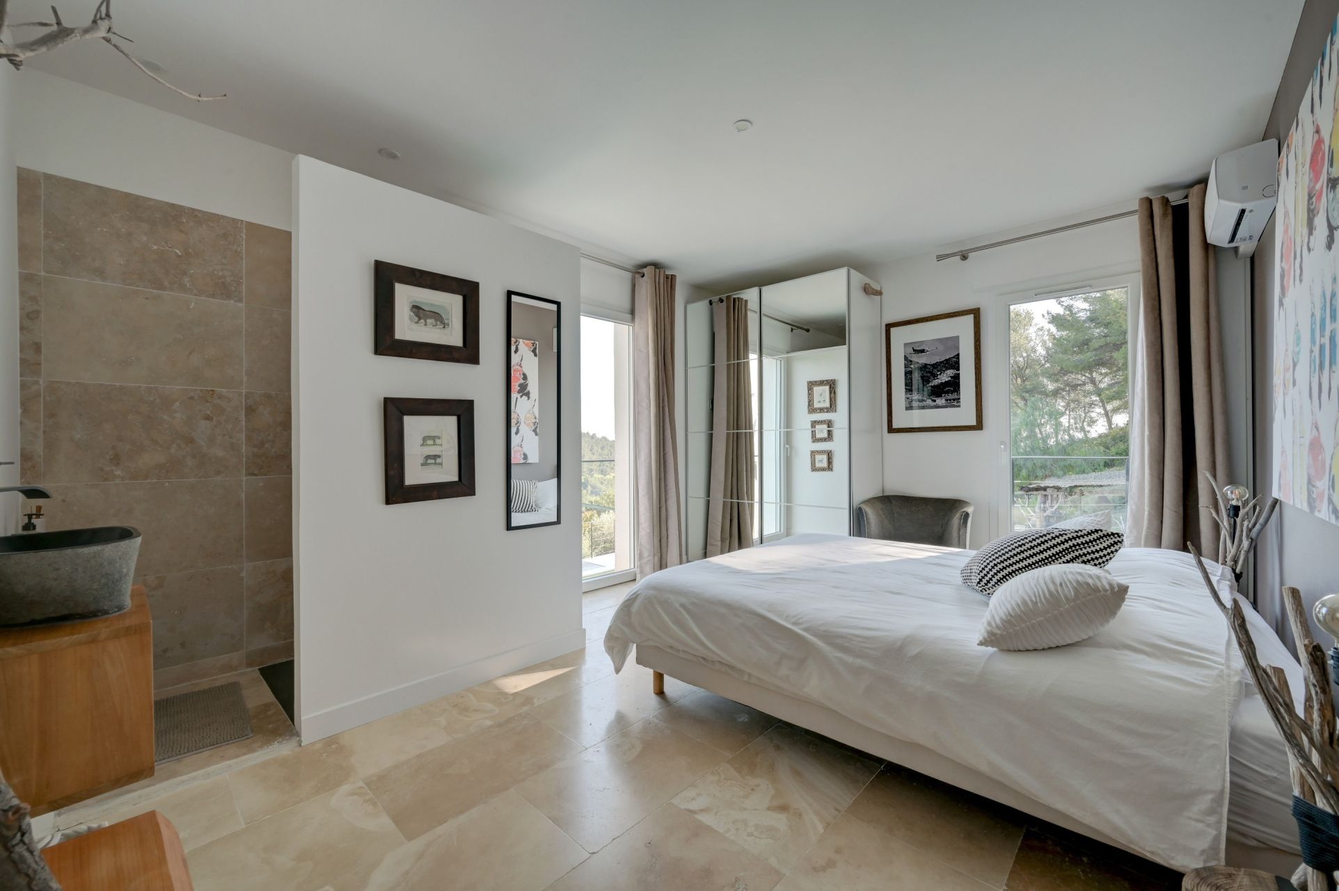house 7 Rooms for sale on ST CYR SUR MER (83270)