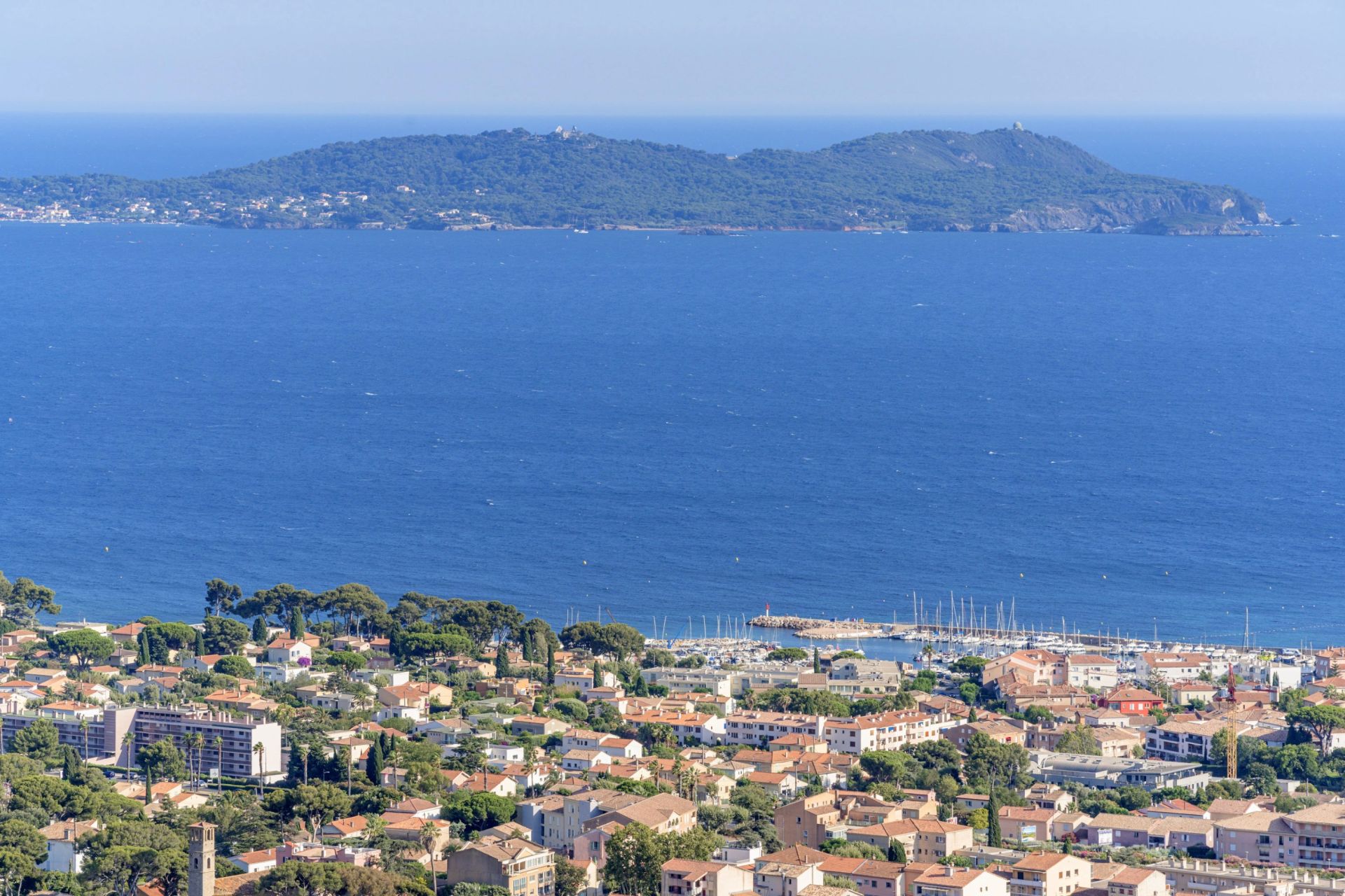 house 7 Rooms for sale on CARQUEIRANNE (83320)