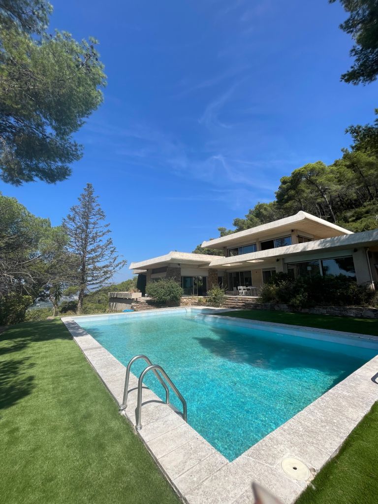 maison 7 Pièces en vente sur CARQUEIRANNE (83320)