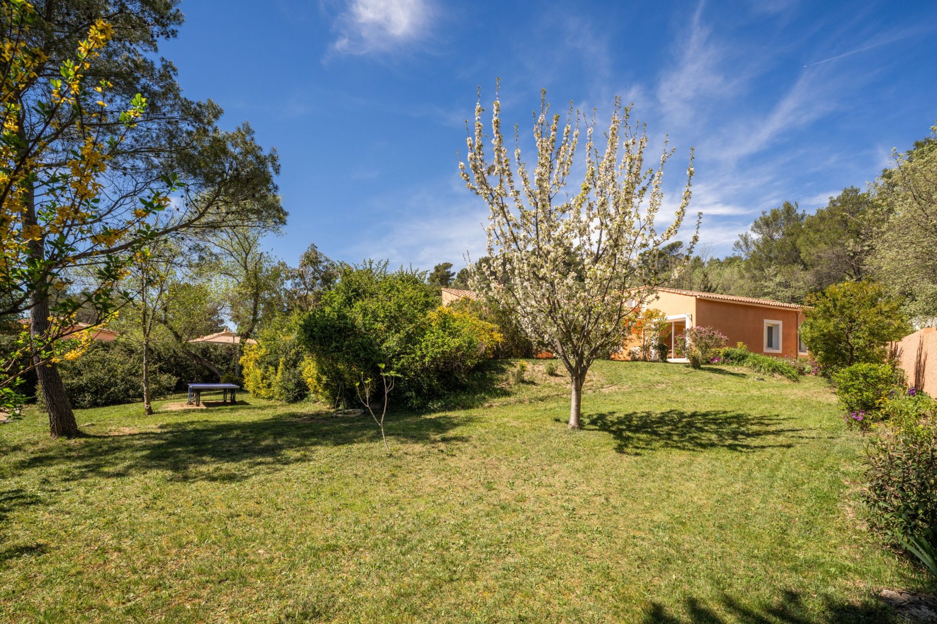 house 8 Rooms for sale on LA ROQUEBRUSSANNE (83136)