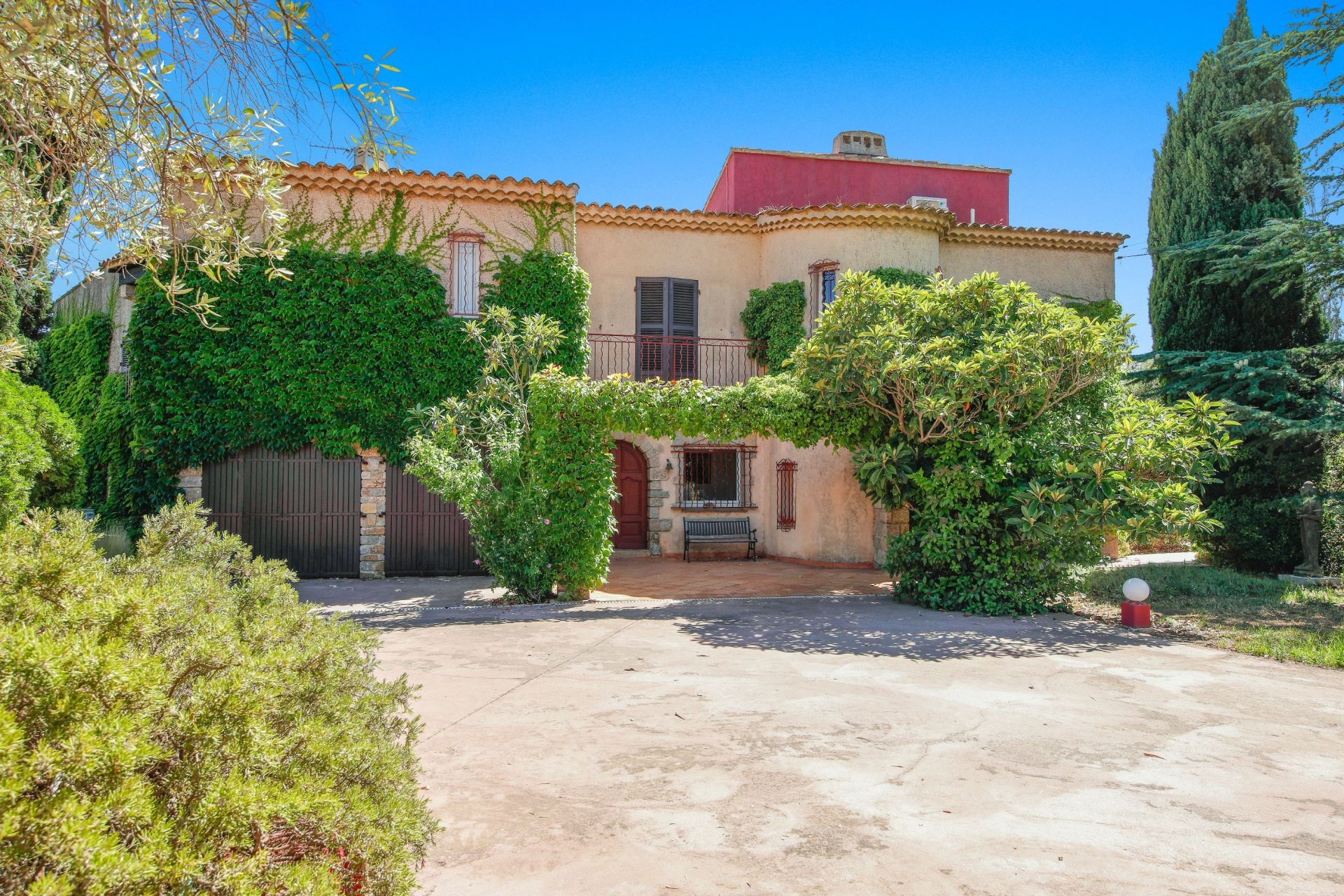 maison 13 Pièces en vente sur LA LONDE LES MAURES (83250)