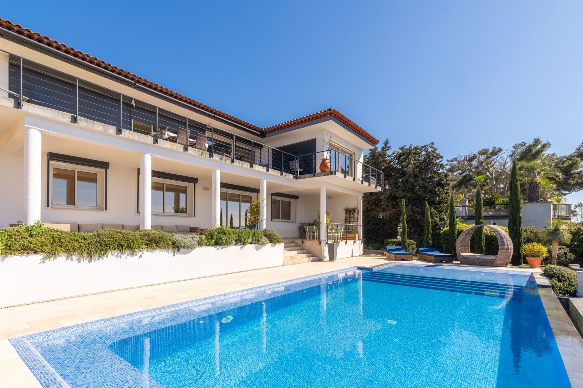 house 5 Rooms for seasonal rent on SANARY SUR MER (83110)