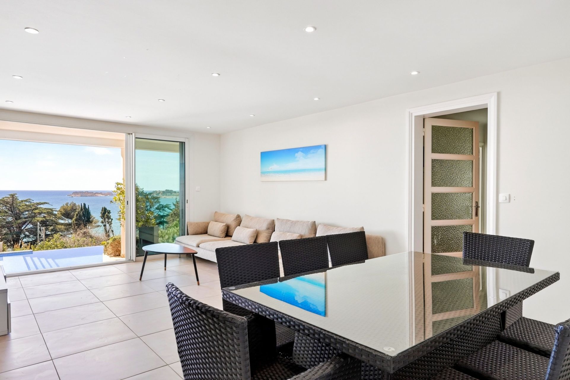 house 5 Rooms for seasonal rent on SANARY SUR MER (83110)