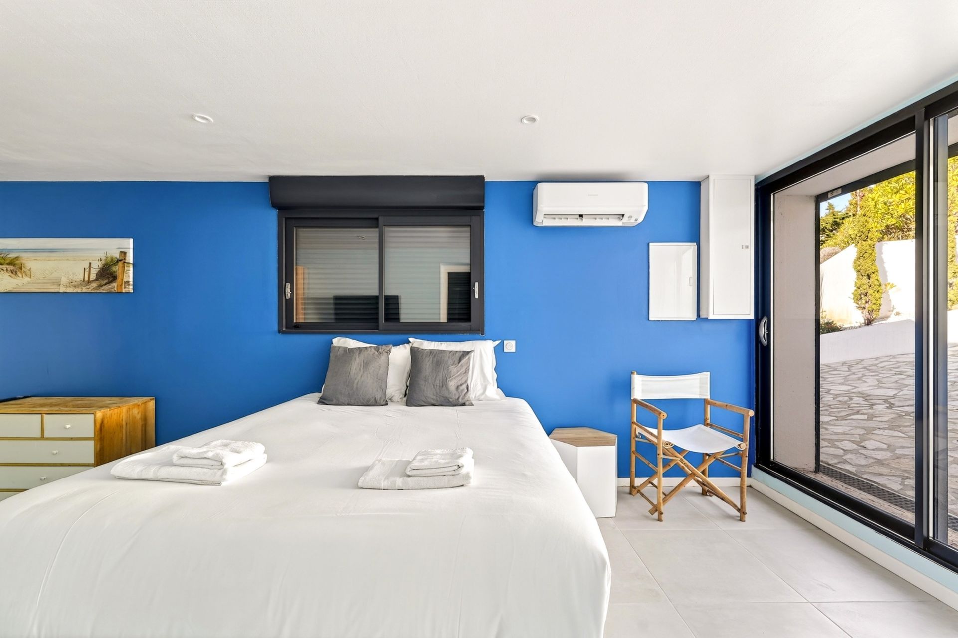 house 5 Rooms for seasonal rent on SANARY SUR MER (83110)