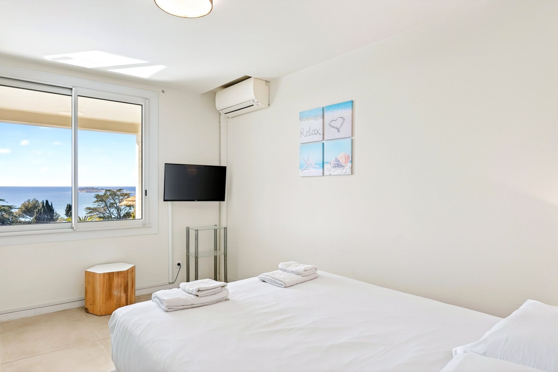 house 5 Rooms for seasonal rent on SANARY SUR MER (83110)