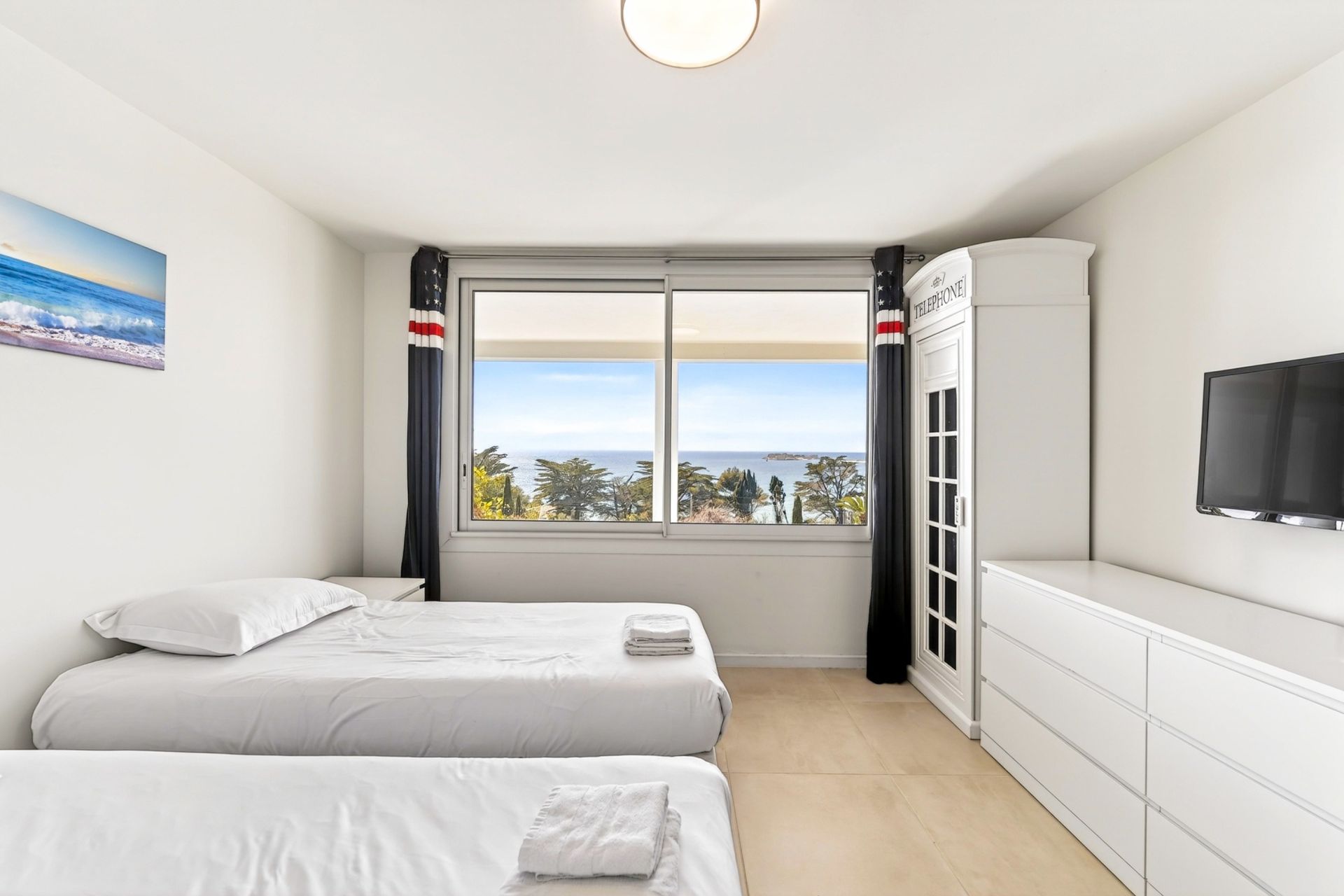 house 5 Rooms for seasonal rent on SANARY SUR MER (83110)