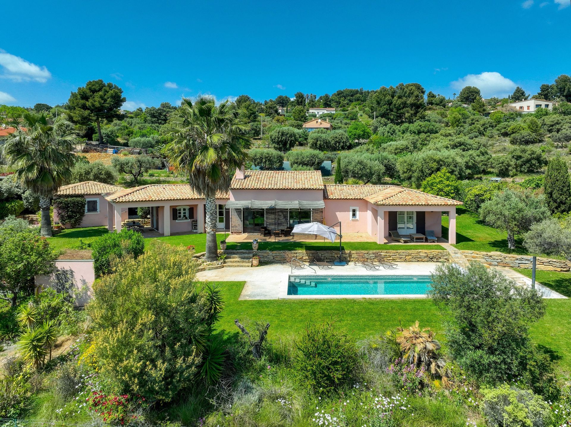 maison 6 Pièces en vente sur LA CADIERE D AZUR (83740)