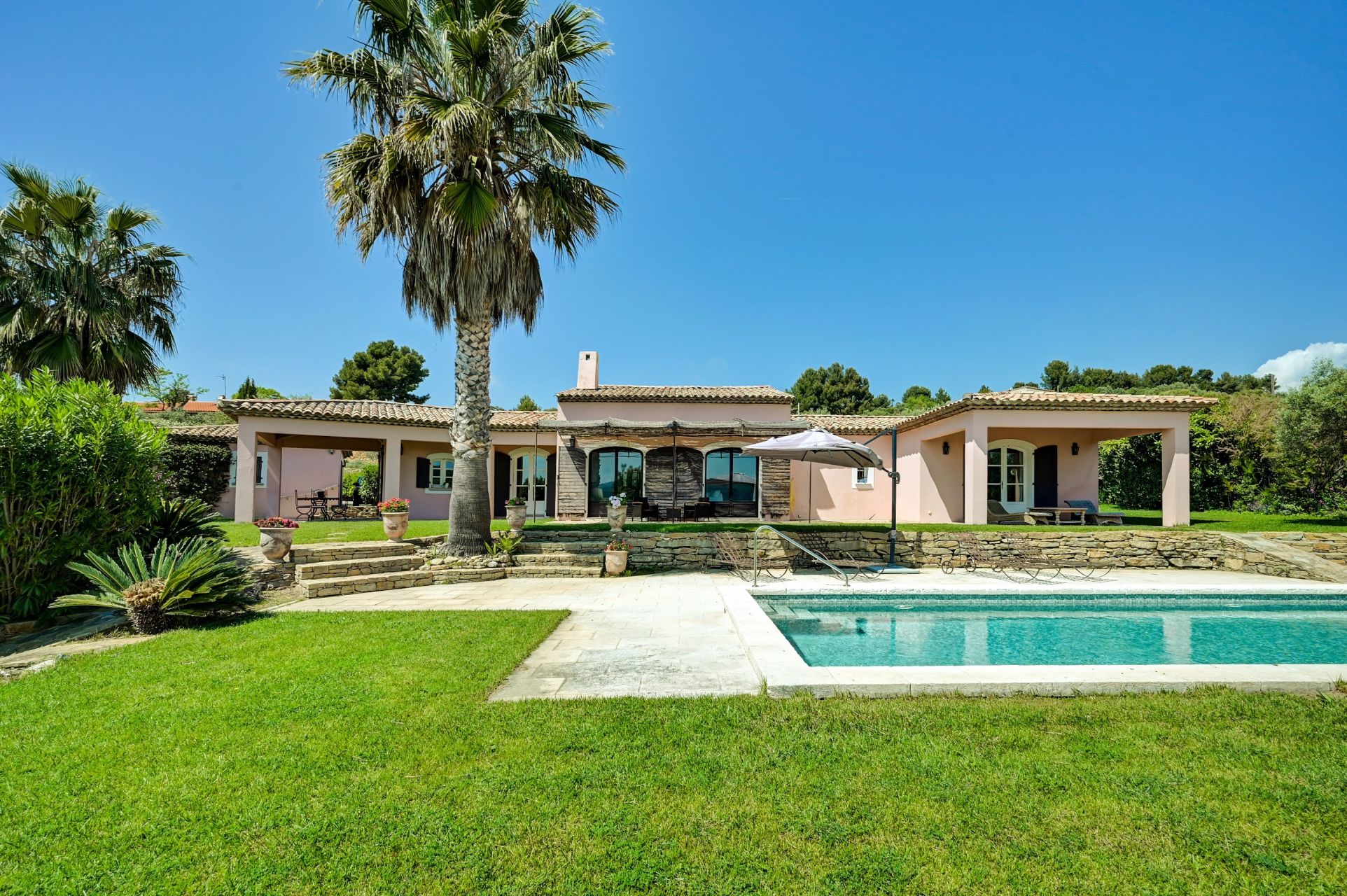 maison 6 Pièces en vente sur LA CADIERE D AZUR (83740)
