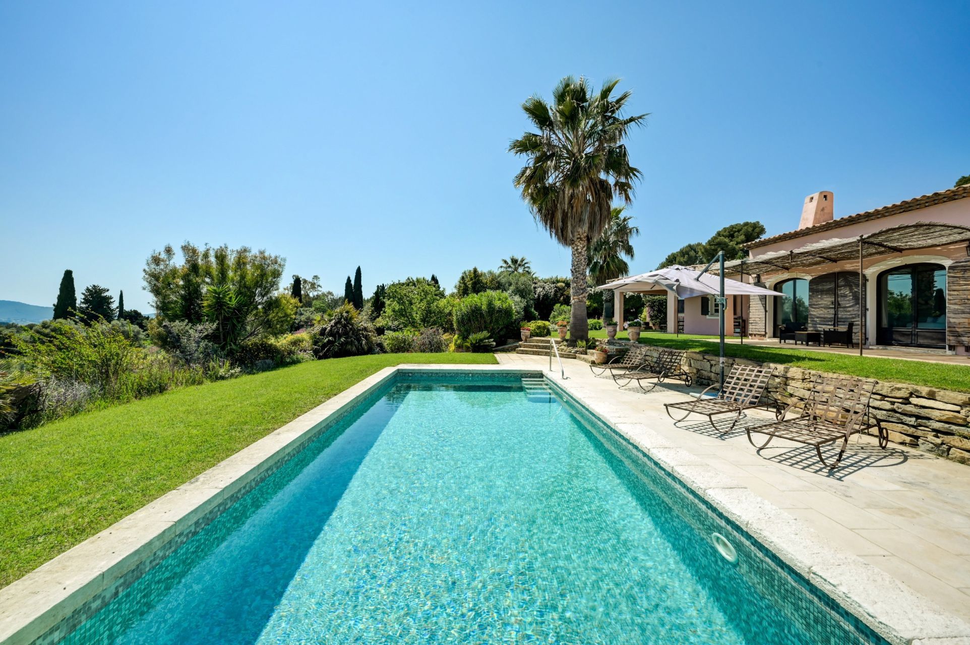 maison 6 Pièces en vente sur LA CADIERE D AZUR (83740)