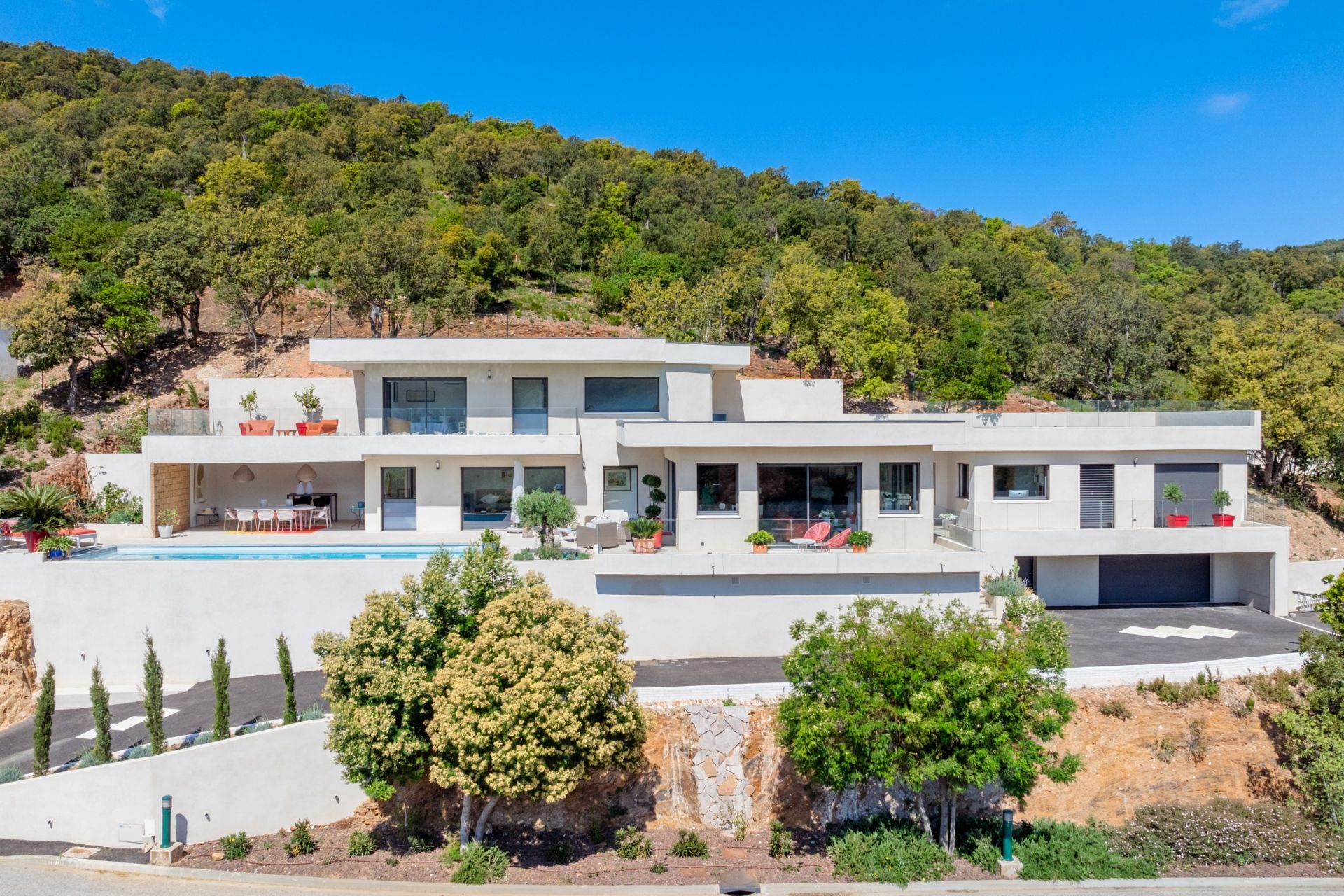 house 6 Rooms for sale on LA LONDE LES MAURES (83250)