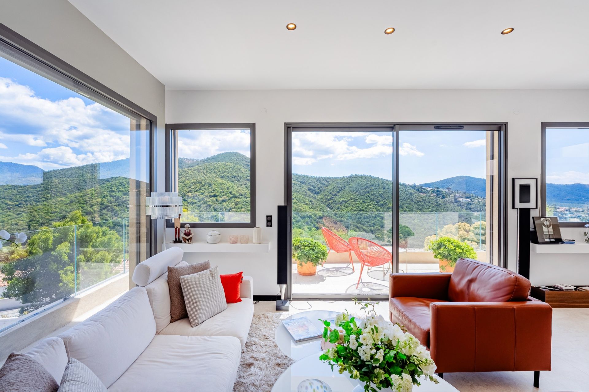 house 6 Rooms for sale on LA LONDE LES MAURES (83250)