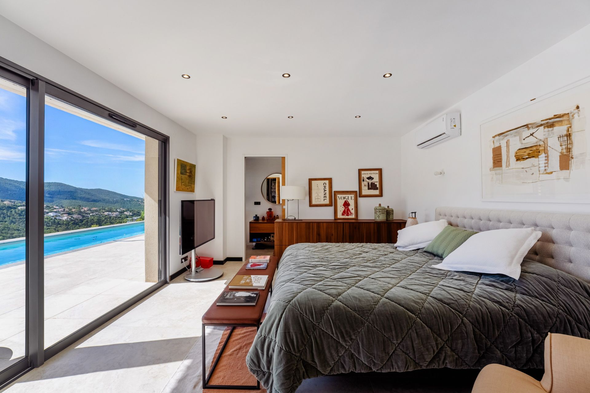 house 6 Rooms for sale on LA LONDE LES MAURES (83250)