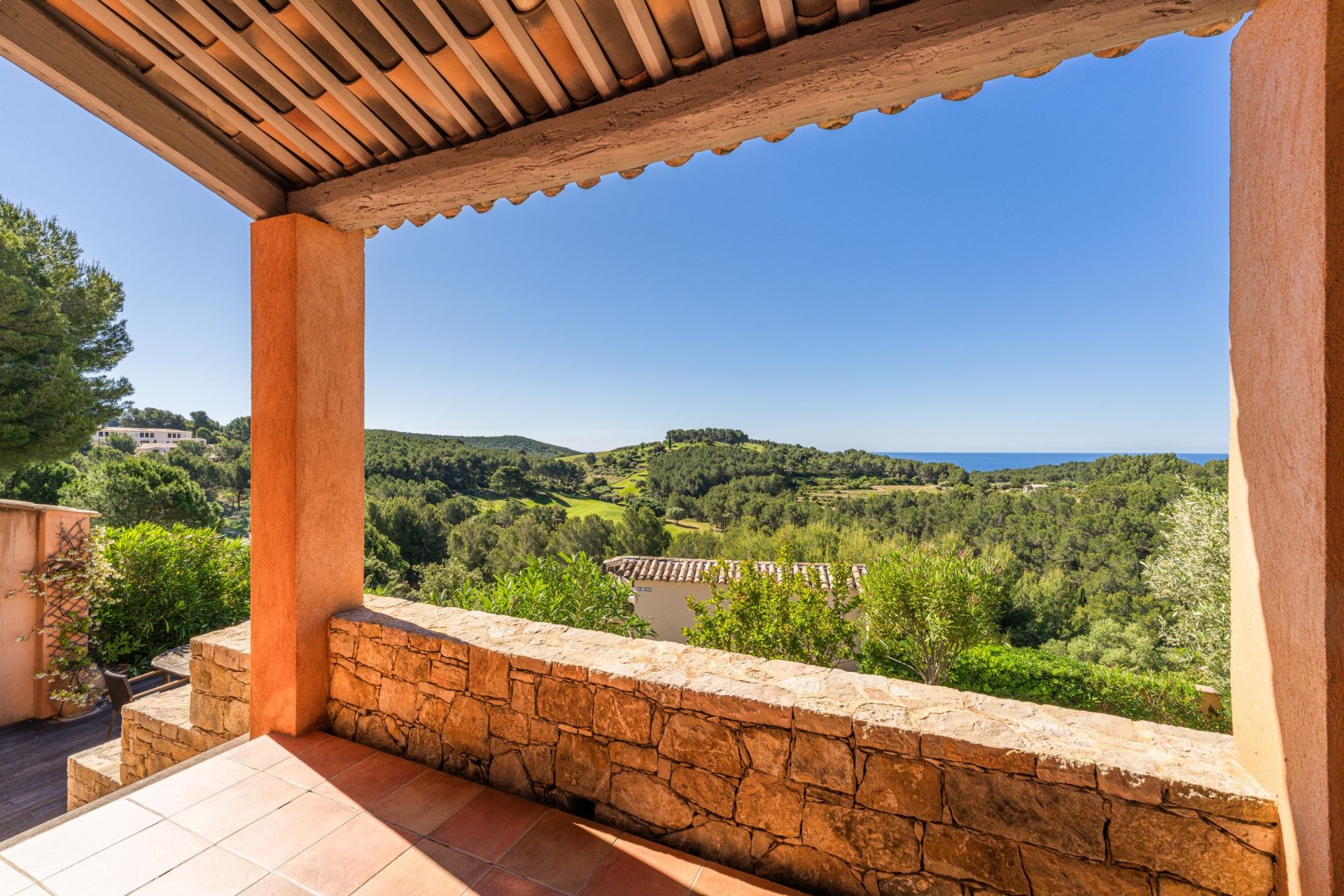 maison 5 Pièces en vente sur ST CYR SUR MER (83270)
