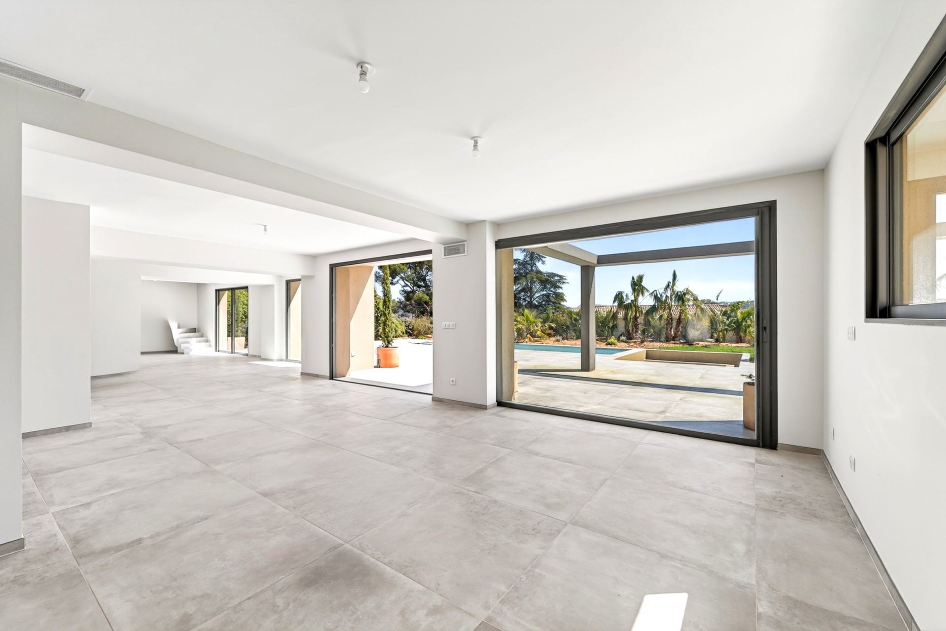maison 6 Pièces en vente sur LA CADIERE D AZUR (83740)