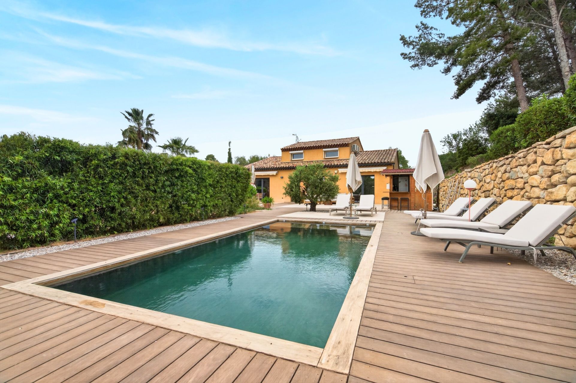 house 11 Rooms for sale on ST CYR SUR MER (83270)