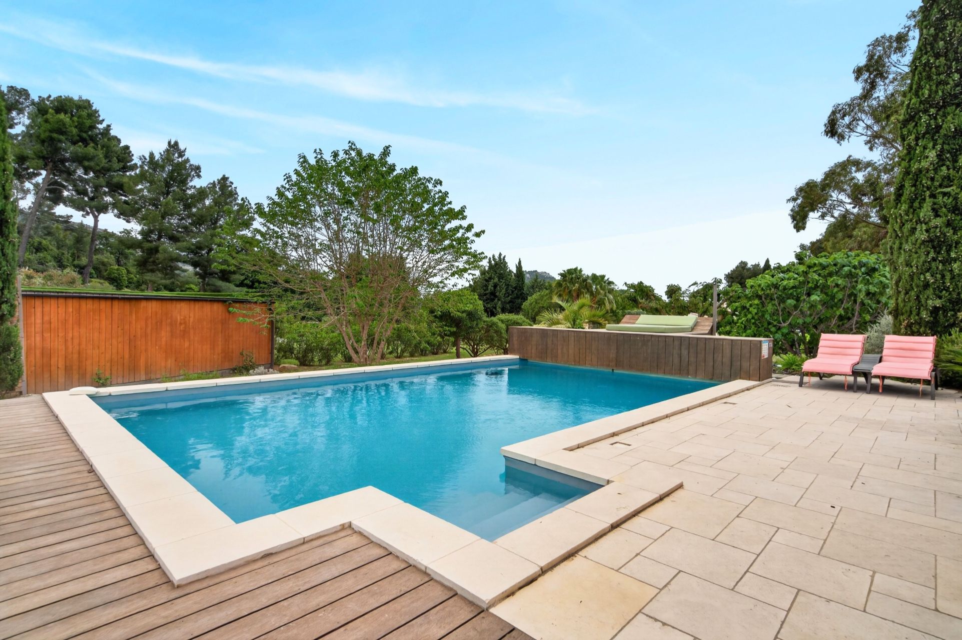 house 11 Rooms for sale on ST CYR SUR MER (83270)