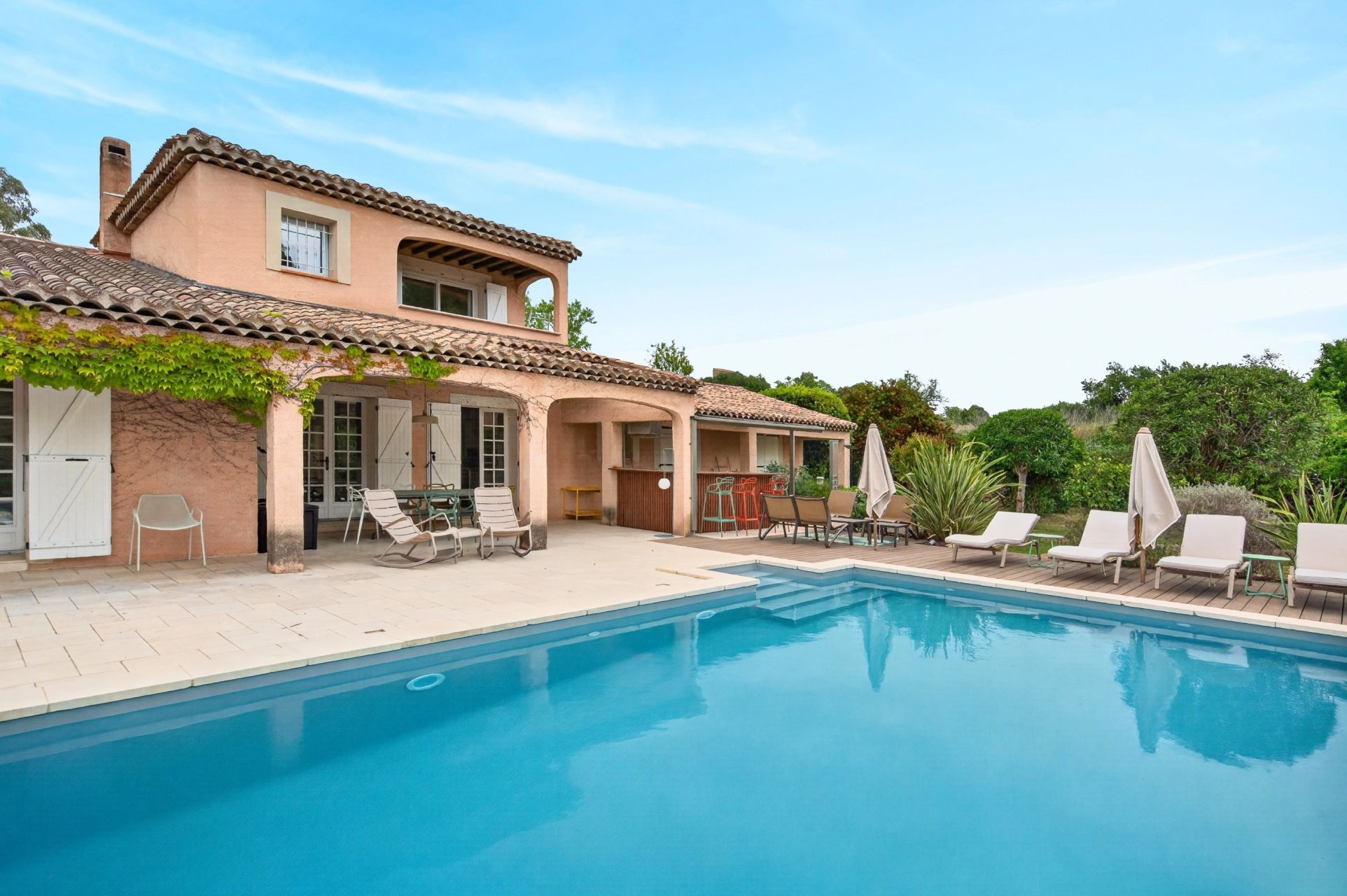 house 11 Rooms for sale on ST CYR SUR MER (83270)
