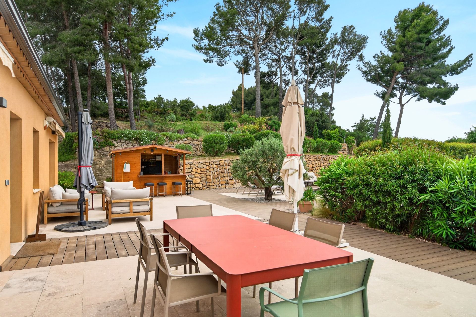 house 11 Rooms for sale on ST CYR SUR MER (83270)