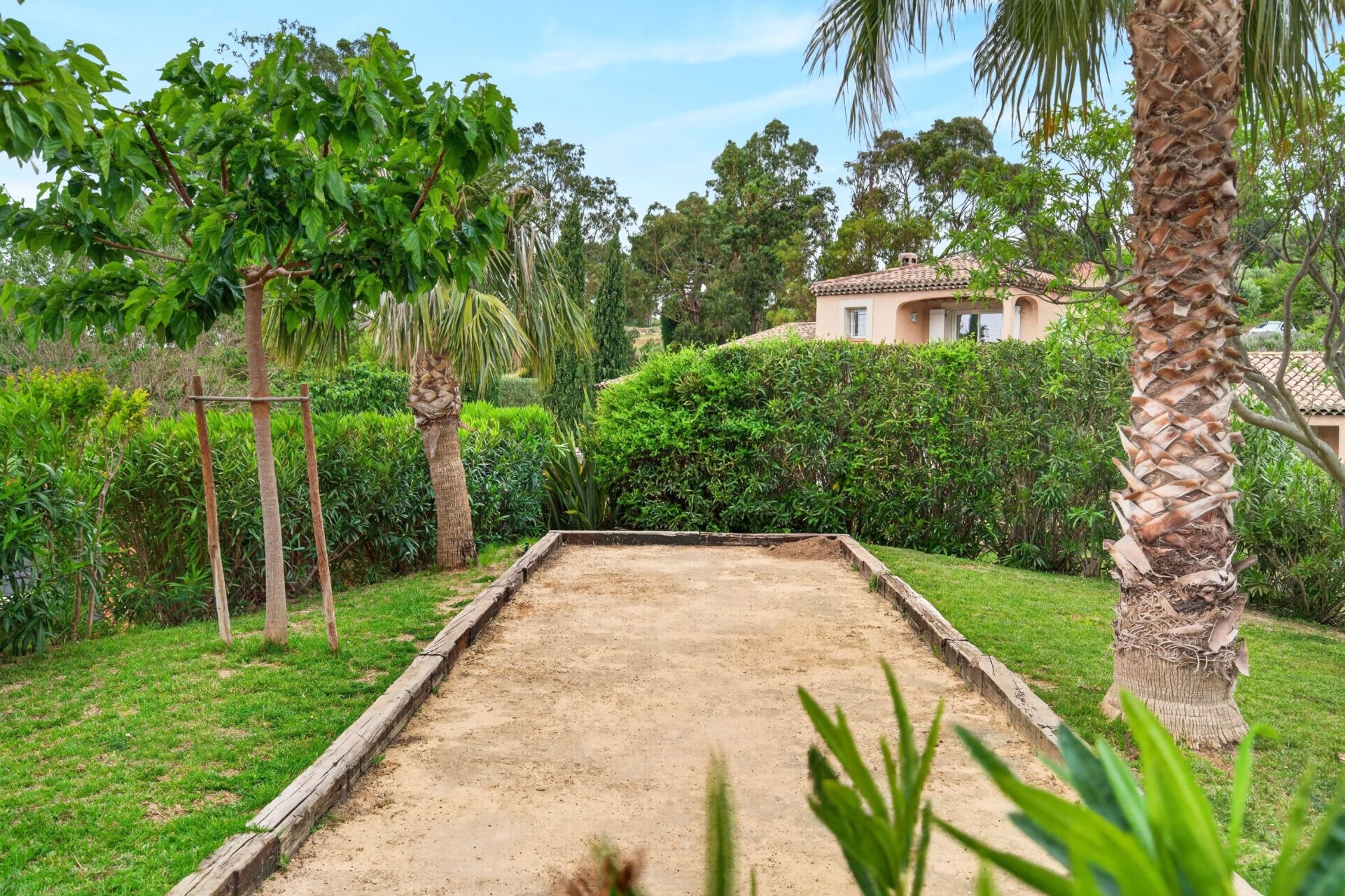 house 11 Rooms for sale on ST CYR SUR MER (83270)