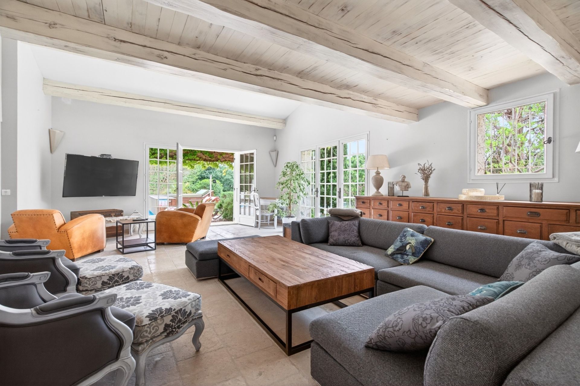 house 11 Rooms for sale on ST CYR SUR MER (83270)