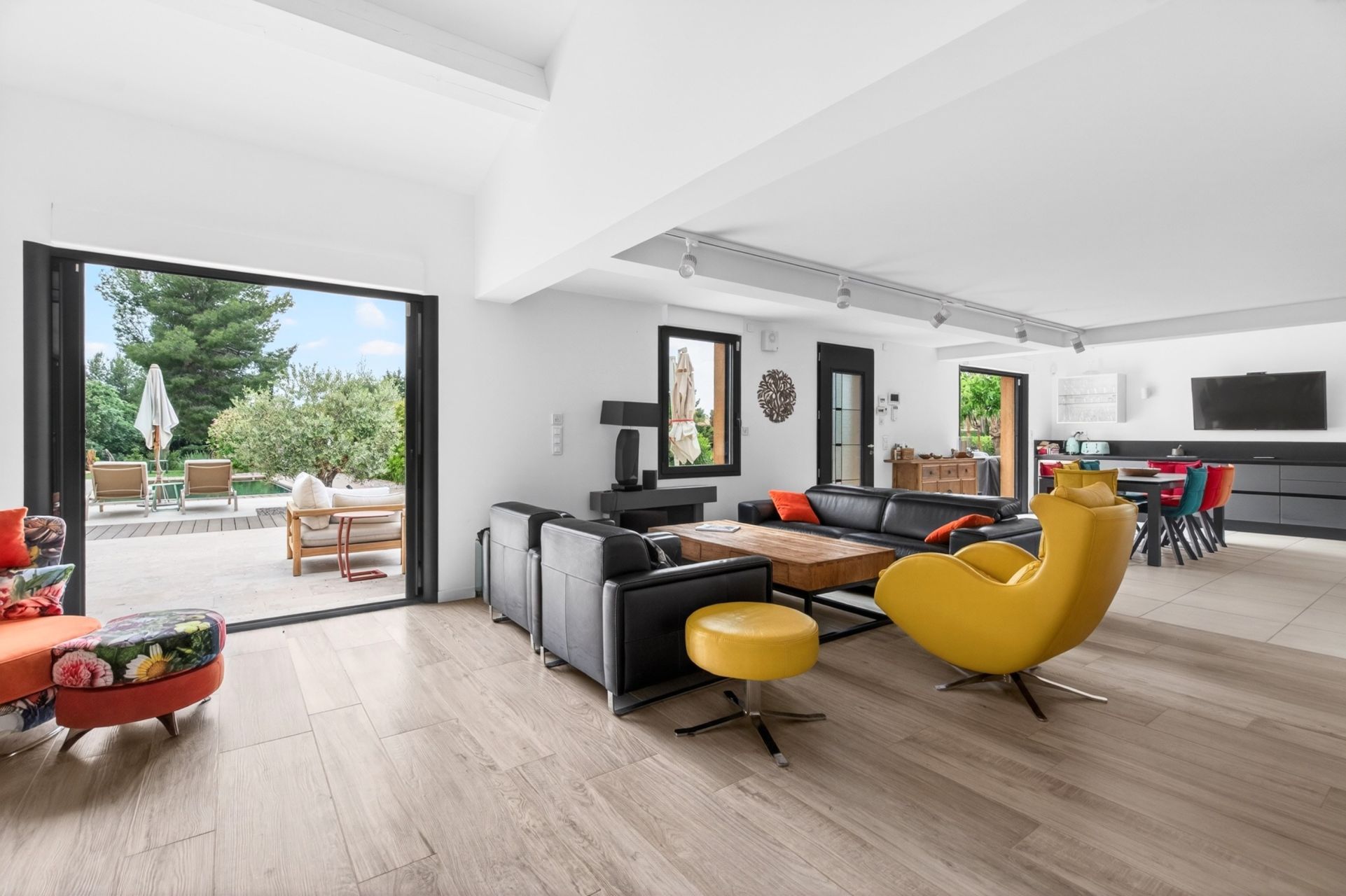 house 11 Rooms for sale on ST CYR SUR MER (83270)