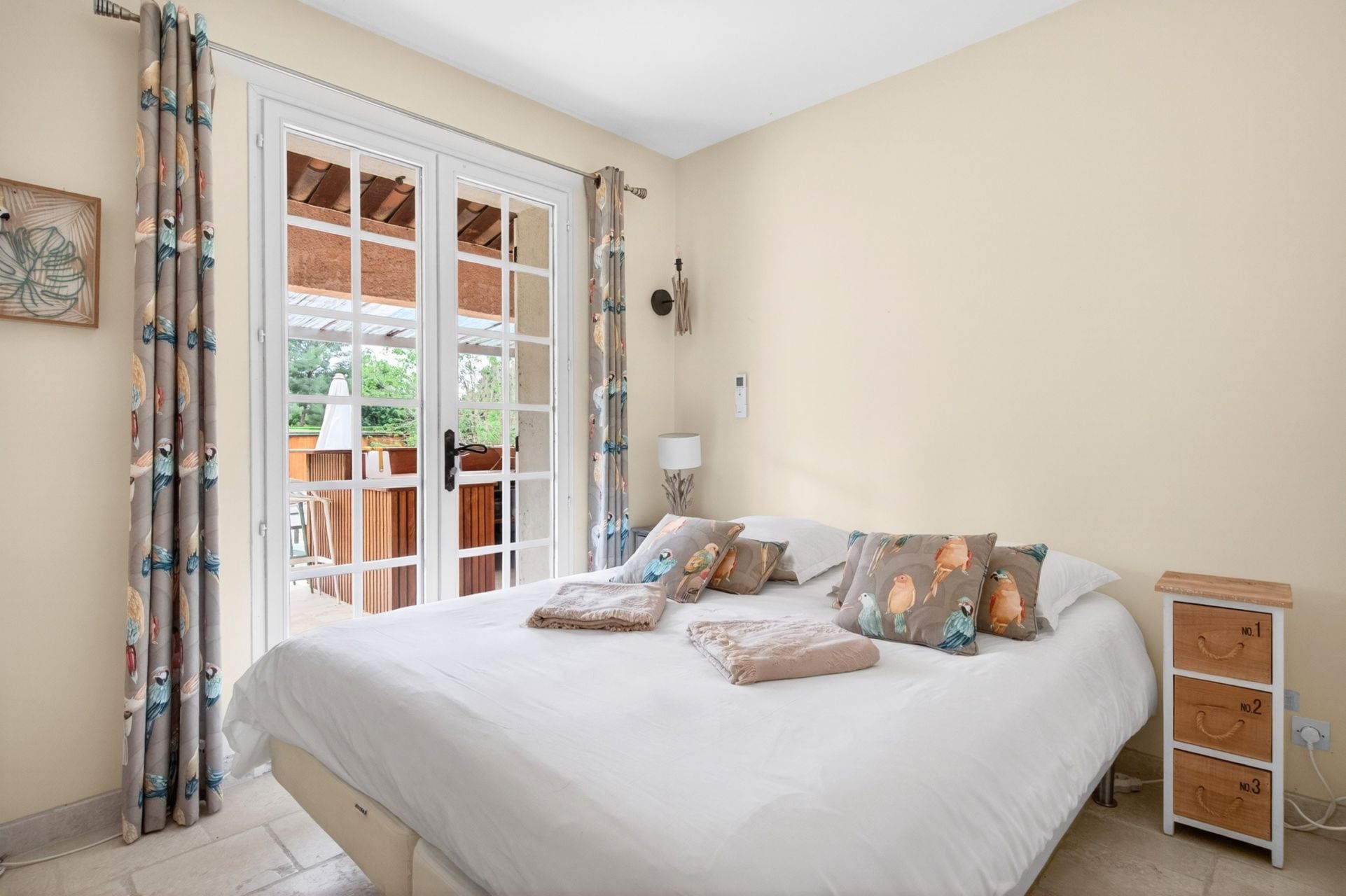 house 11 Rooms for sale on ST CYR SUR MER (83270)