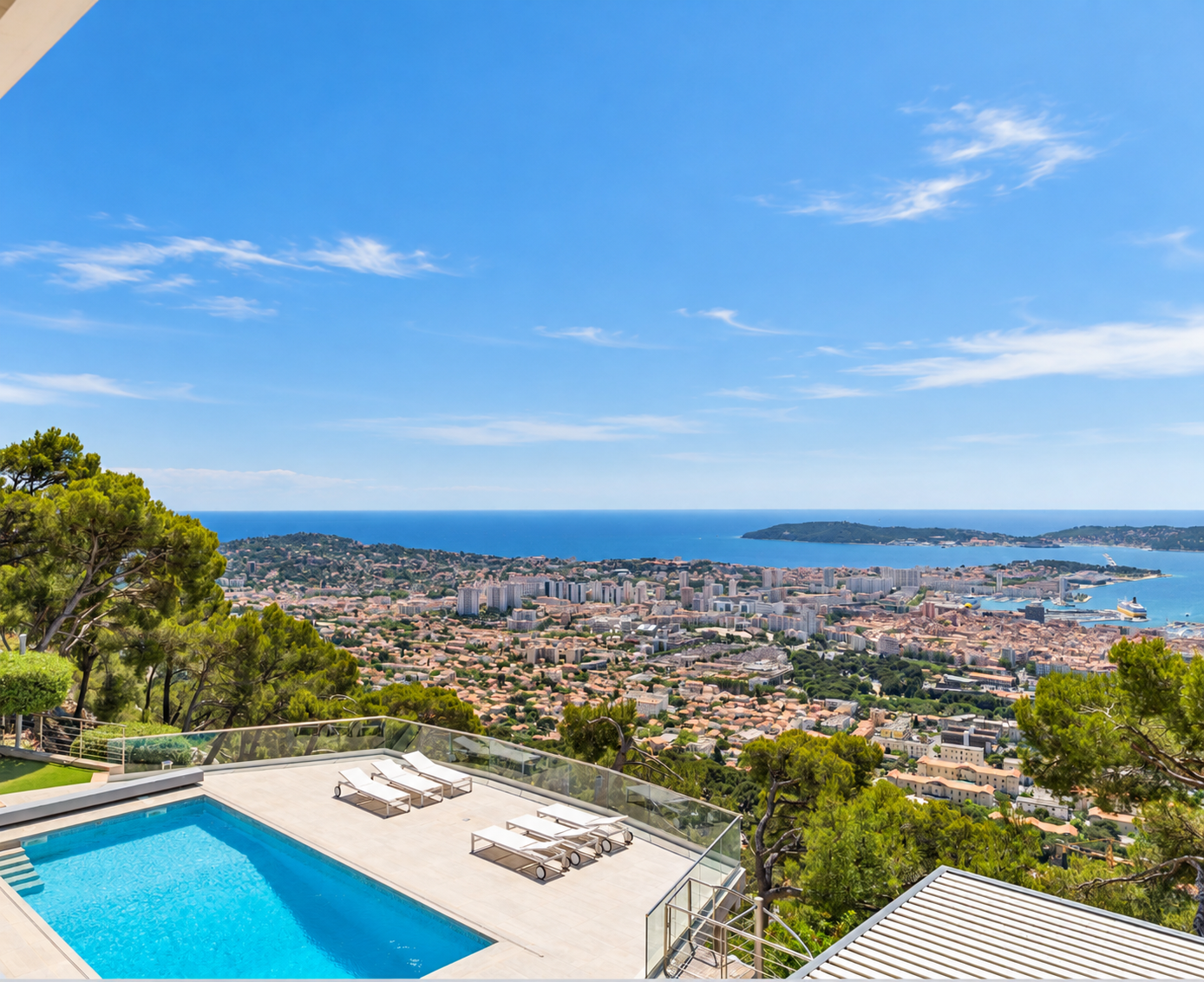 house 10 Rooms for sale on TOULON (83200)