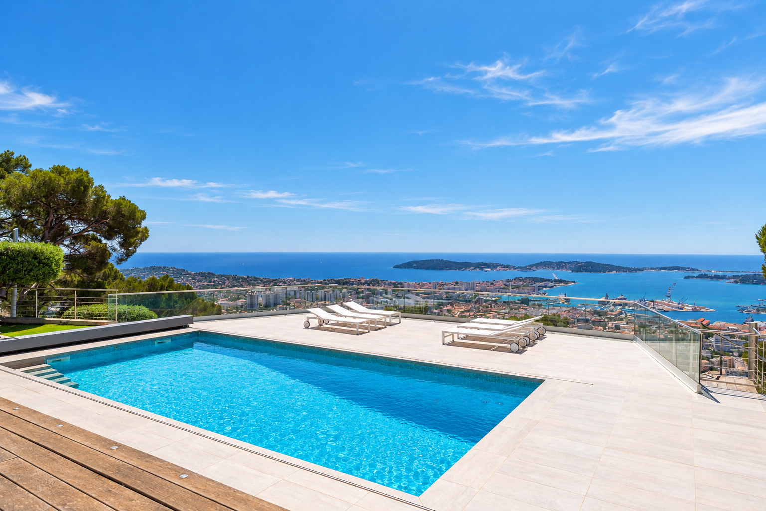 house 10 Rooms for sale on TOULON (83200)