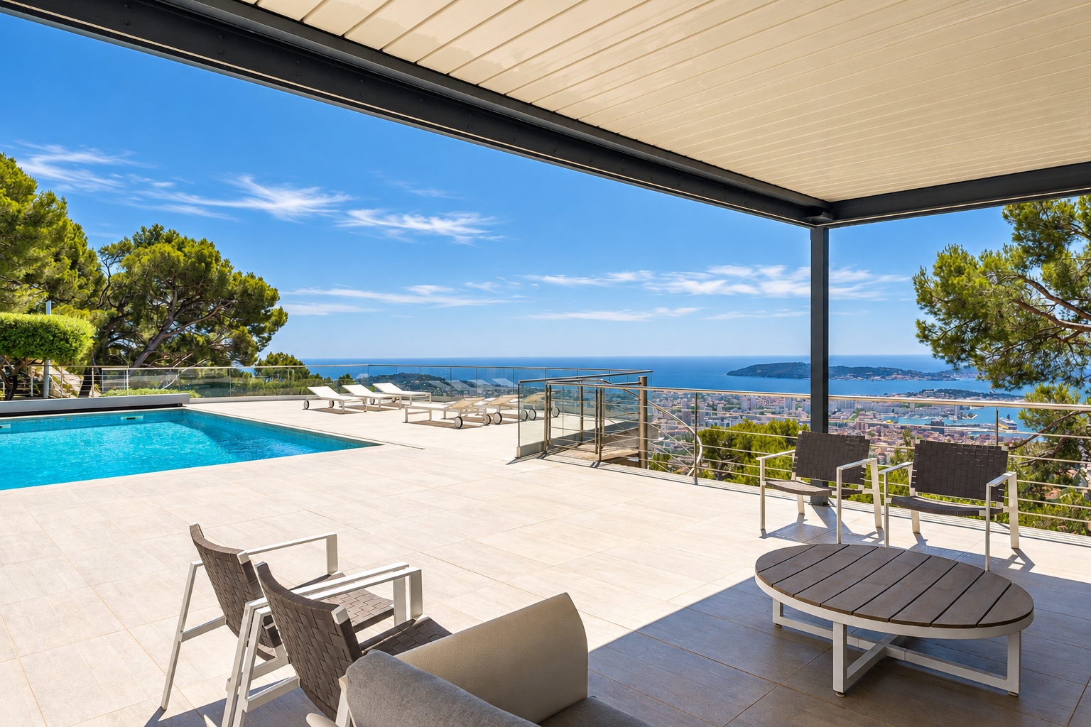 house 10 Rooms for sale on TOULON (83200)