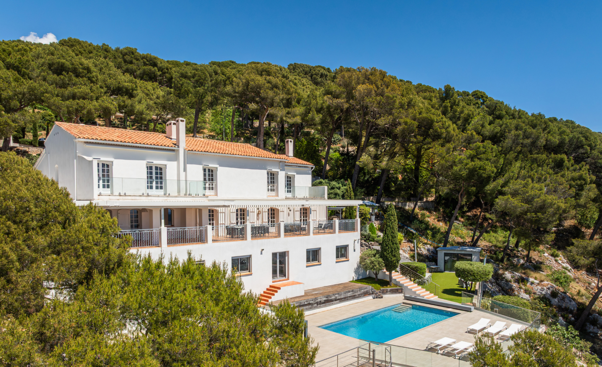 house 10 Rooms for sale on TOULON (83200)